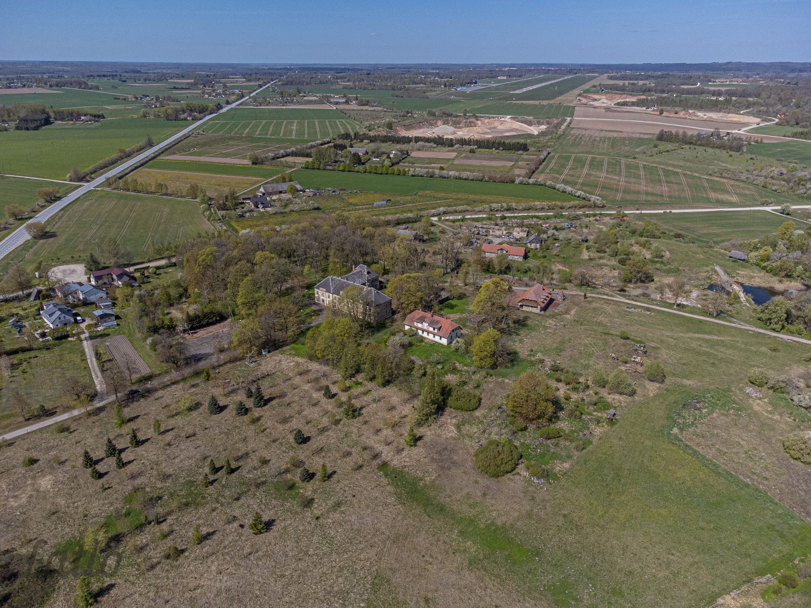 Объявление. Pārdod Ozolpils muižas kompleksu, kas  atrodas Tukuma novada Smārdes pagastā. Muiža izvietota Цена: 385000 EUR Foto #4