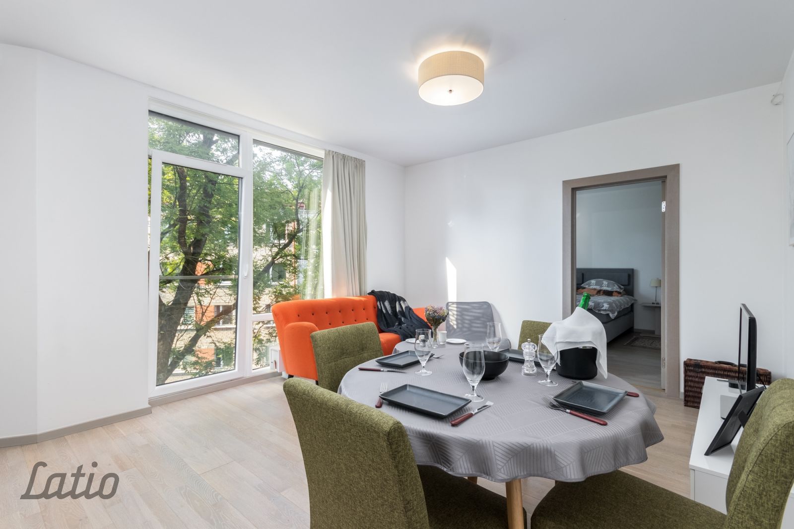 Объявление. Izīrējam divu istabu dzīvokli Klīversalā ar panorāmas logiem un izcilu atrašanās vietu!

Divu Цена: 650 EUR/мес. Foto #2