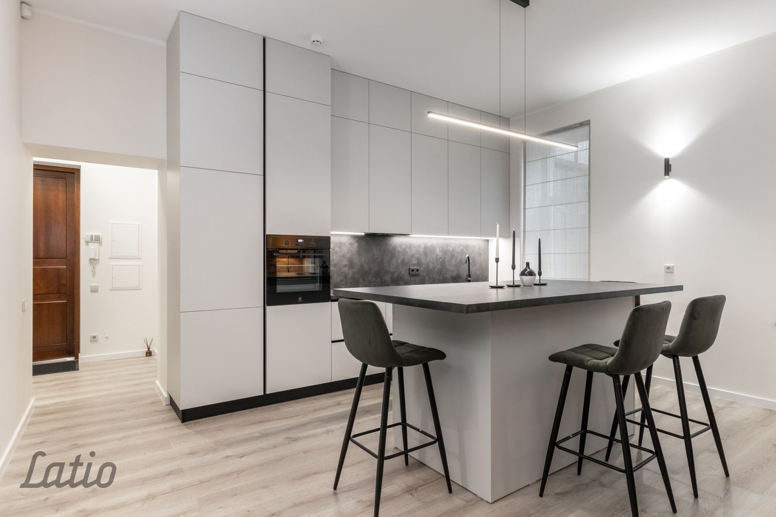 Sludinājumi. Izīrē divistabu  dzīvokli pilsētas klusajā centrā.
Dzīvoklī ir viesistaba apvienota kopā ar Cena: 1300 EUR/mēn Foto #2