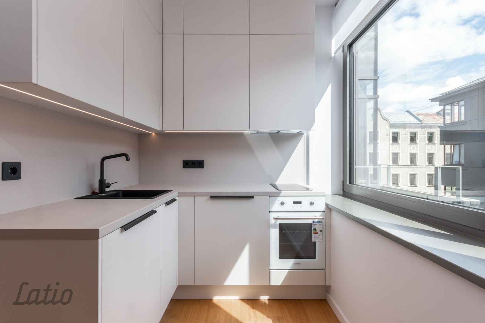 Sludinājumi. Izīrē modernu un mājīgu studijas tipa dzīvokli pašā Rīgas centrā, Stabu ielā 2A. Dzīvoklis ir Cena: 550 EUR/mēn Foto #4
