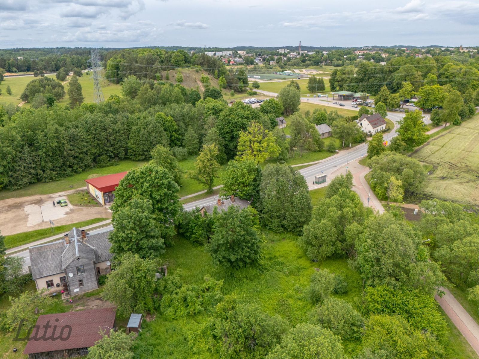 Sludinājumi. Piedāvājam iegādāties plašu zemesgabalu 2082 m platībā. Uz zemes atrodas veca koka ēka, kuru Cena: 38000 EUR Foto #3