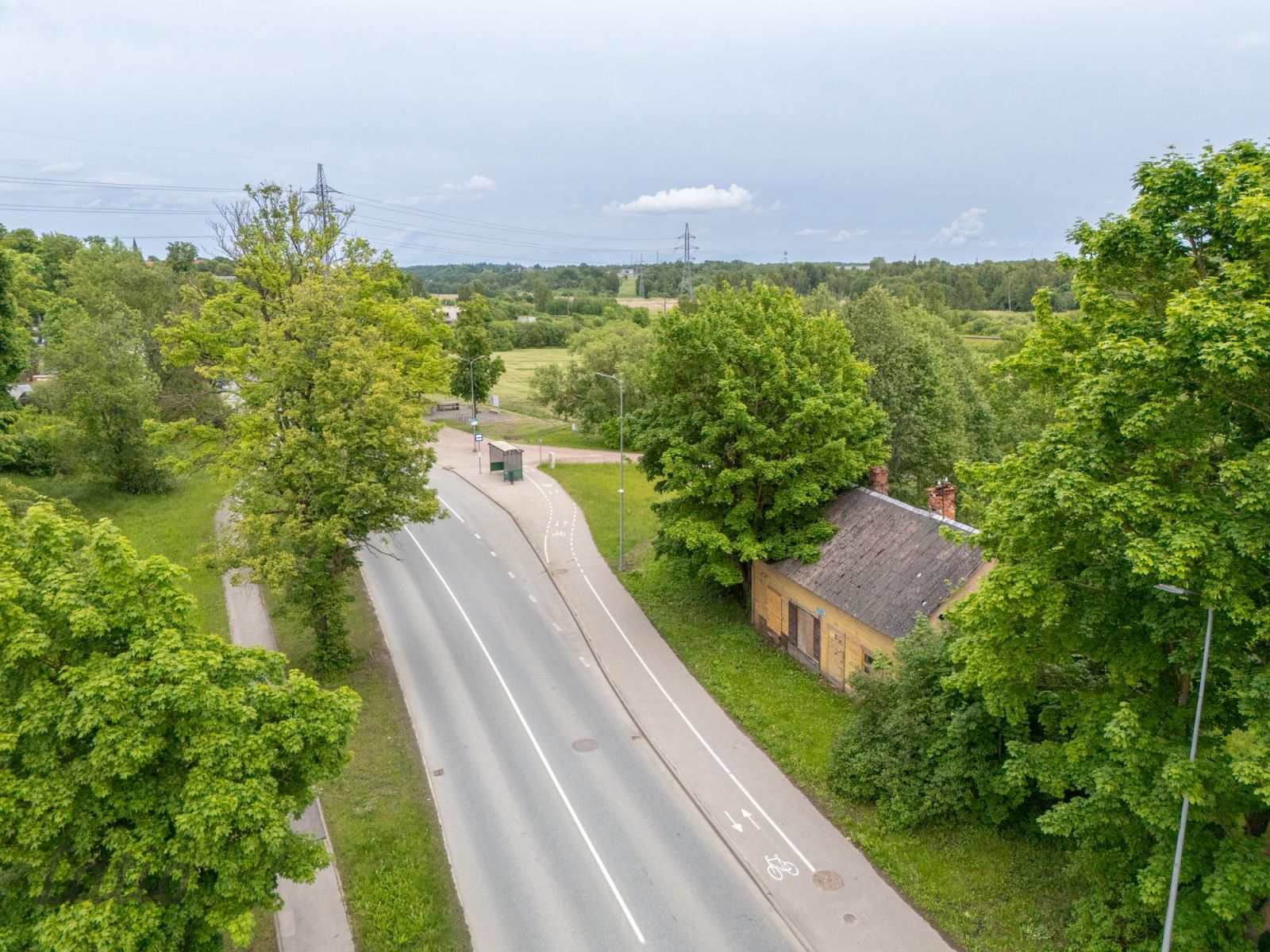 Sludinājumi. Piedāvājam iegādāties plašu zemesgabalu 2082 m platībā. Uz zemes atrodas veca koka ēka, kuru Cena: 38000 EUR Foto #2