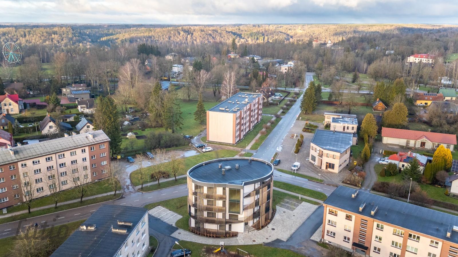 Объявление. Ekskluzīvā vietā, Siguldas centrā, pieejams 4-istabu dzīvoklis ar plašu terasi. Pārdod modernu Цена: 259000 EUR Foto #2