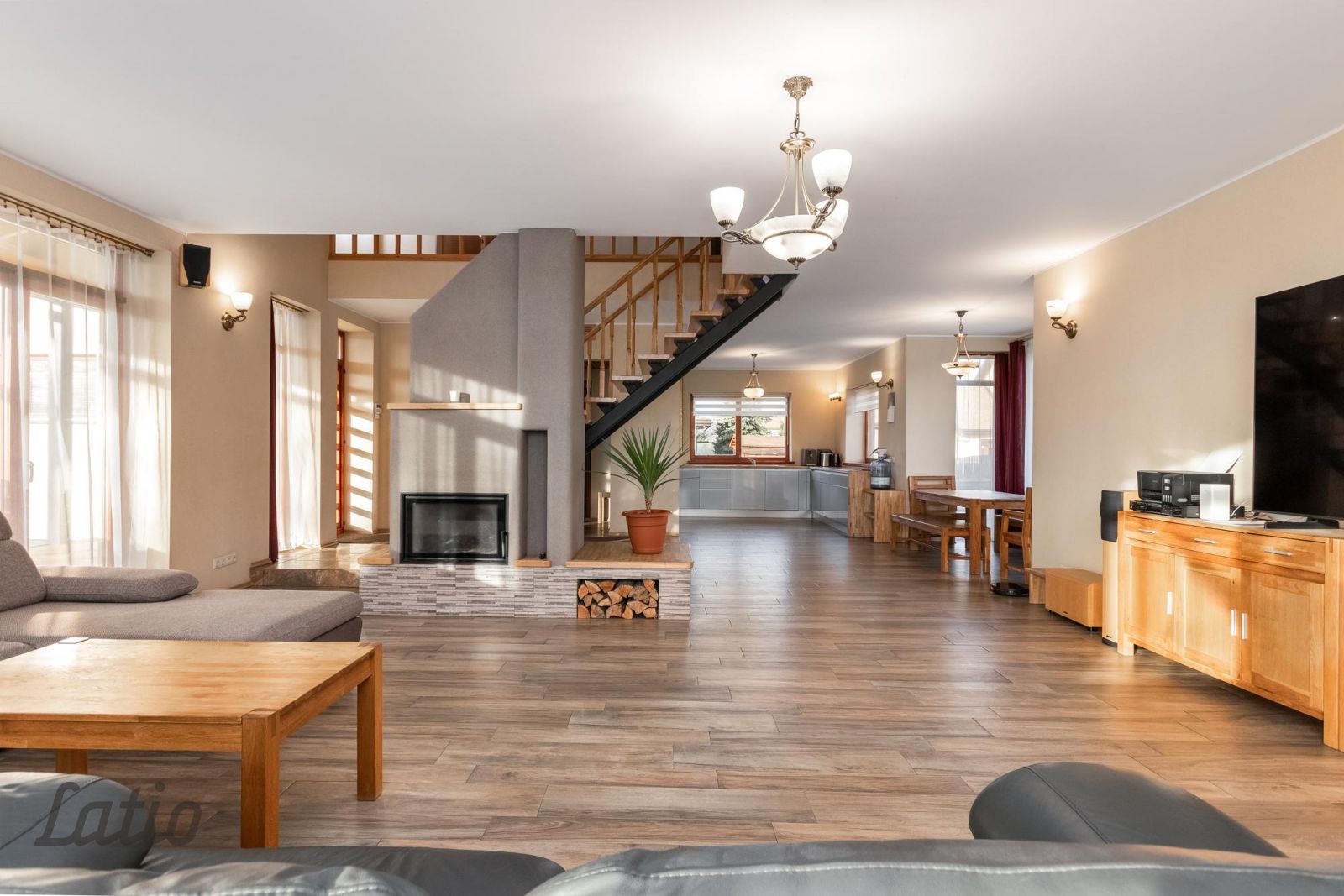 Sludinājumi. Pārdošanā skaista un pārdomāta ģimenes māja Vīkuļos  harmoniskā, drošā un zaļā vidē netālu no Rīgas Cena: 398000 EUR Foto #3