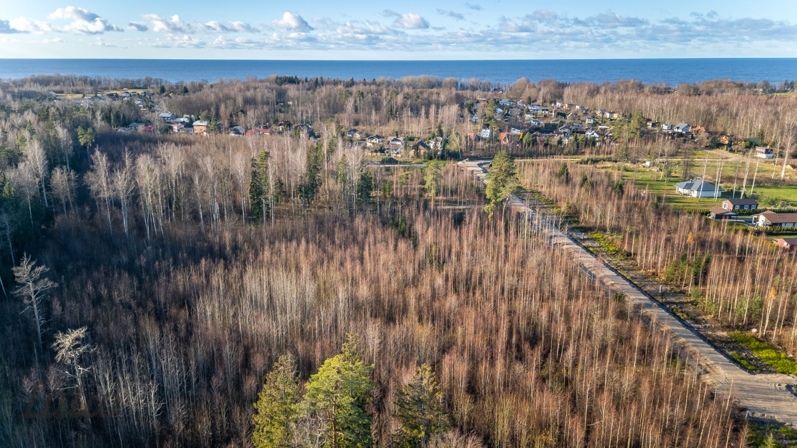 Sludinājumi. Ziemeļvidzemes biosfēras rezervāta teritorijā, tikai 58 km attālumā no Rīgas centra un 900 metru Cena: 24140 EUR Foto #2