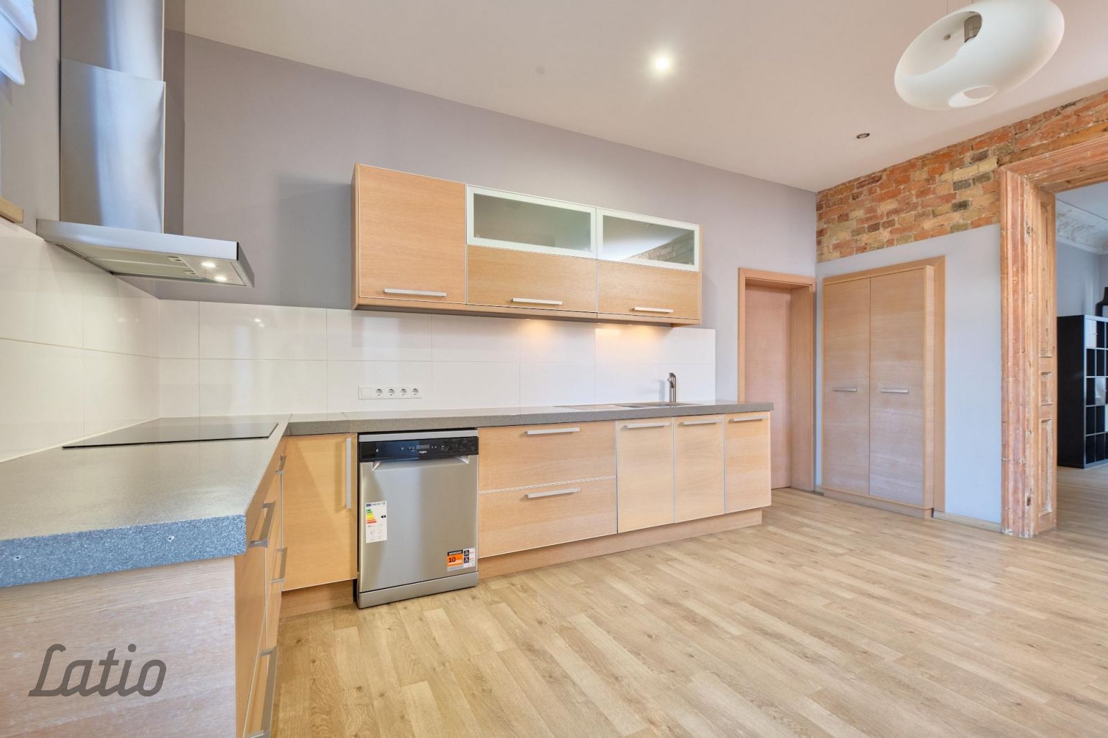 Объявление. Dzīvoklis ar raksturu Rīgas centrā  plašums, gaisma un pirmskara šarms

Ja meklējat dzīvokli ar Цена: 239000 EUR Foto #2