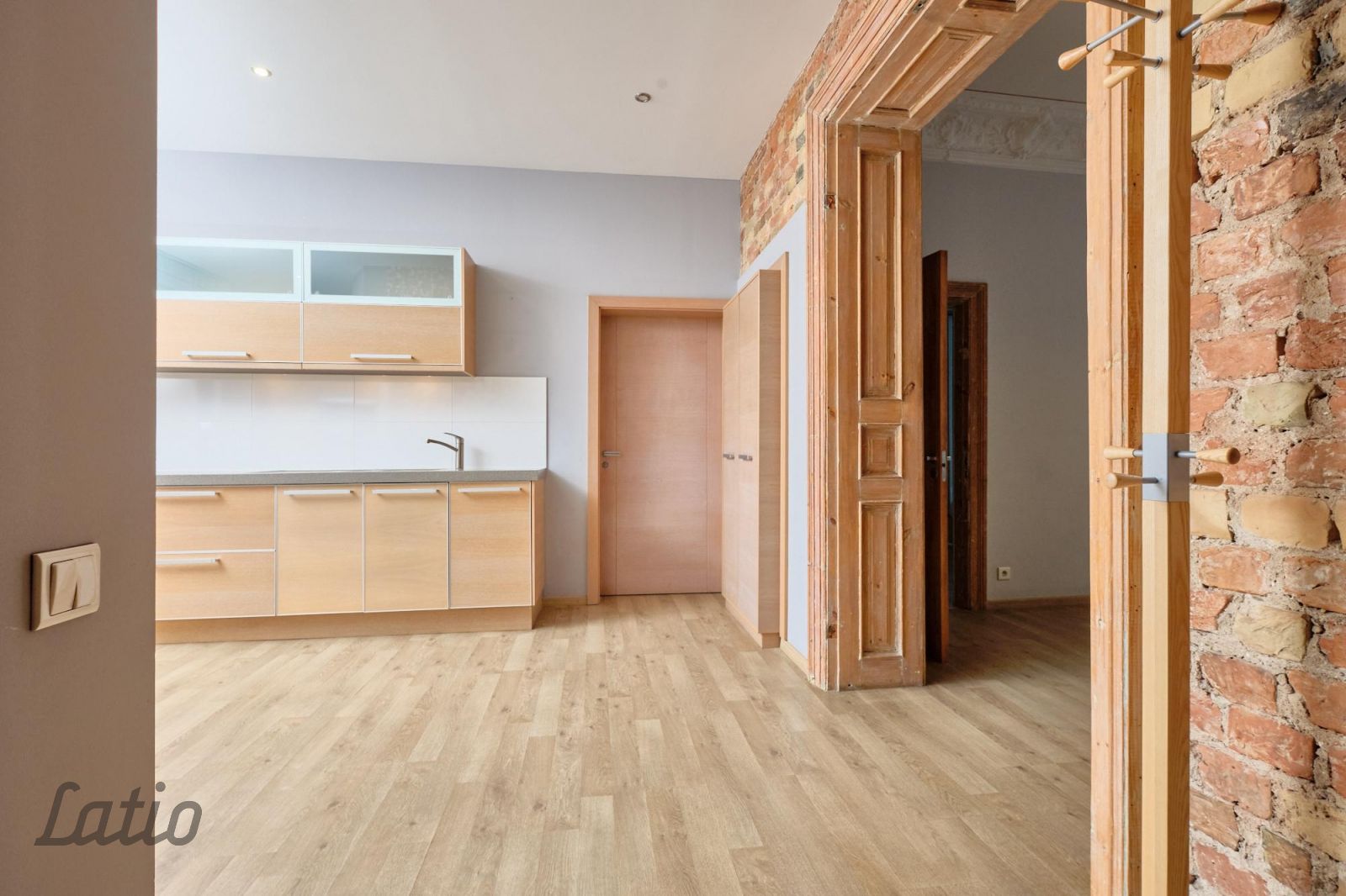 Объявление. Dzīvoklis ar raksturu Rīgas centrā  plašums, gaisma un pirmskara šarms

Ja meklējat dzīvokli ar Цена: 239000 EUR Foto #5