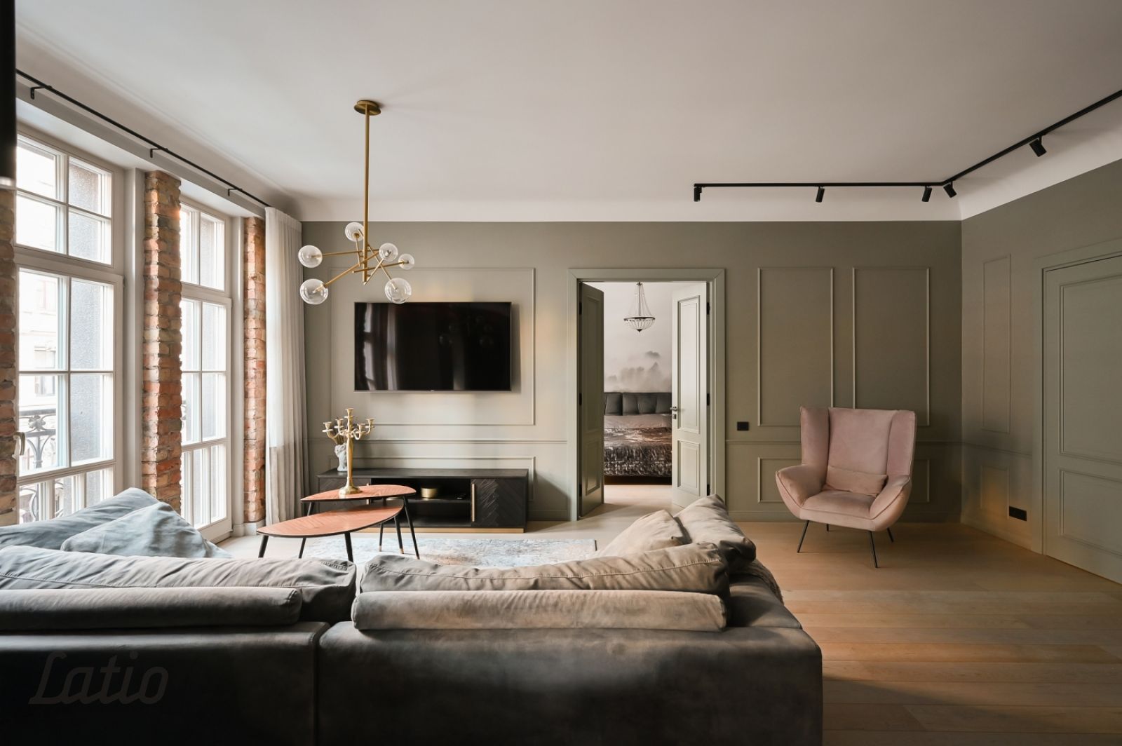Объявление. Īrei pieejams elegants un plašs 4-istabu dzīvoklis Rīgas centrā, vienā no skaistākajām renovētajām Цена: 2500 EUR/мес. Foto #1
