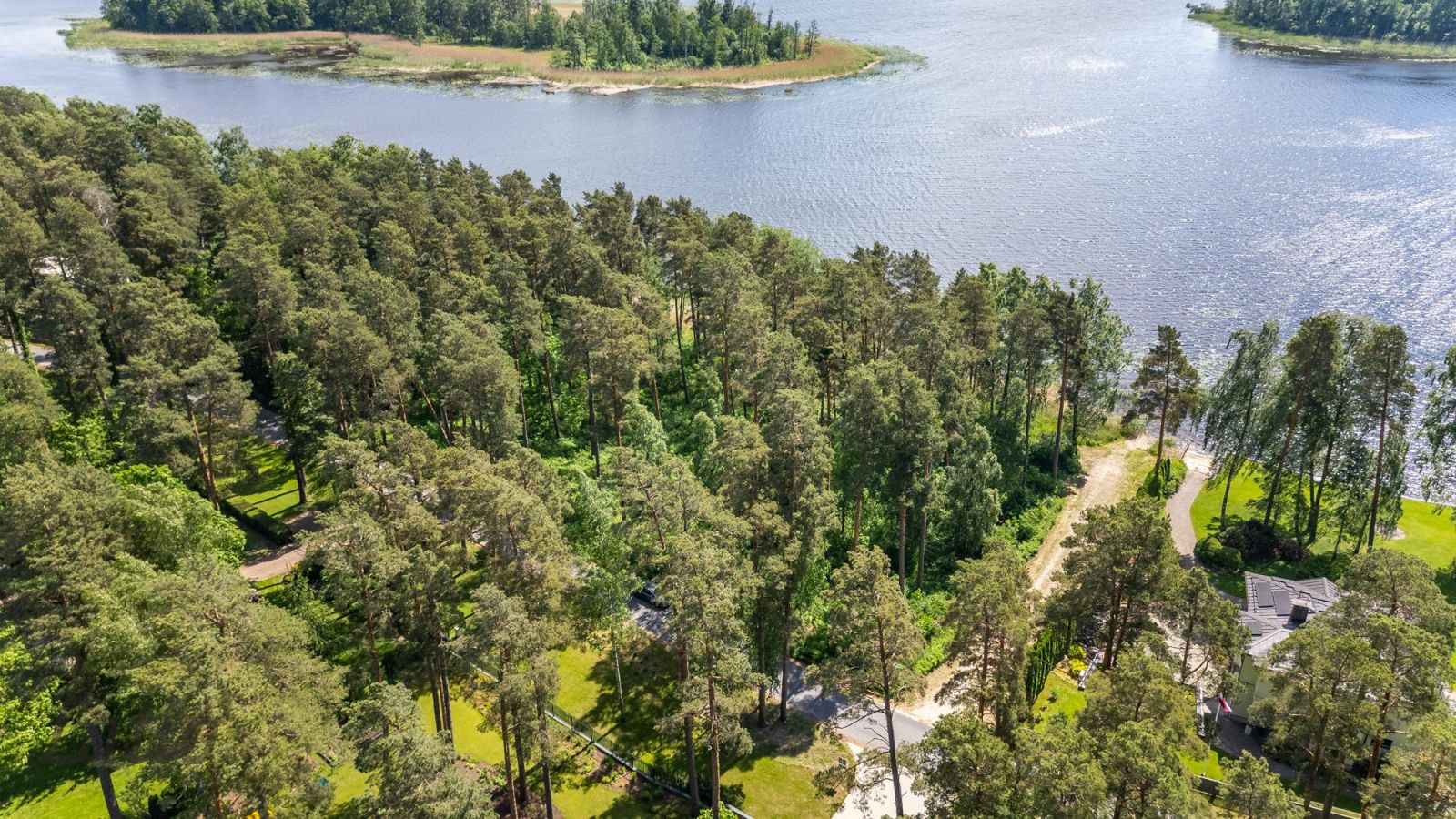 Sludinājumi. Pārdod ekskluzīvu zemes gabalu ar izcilu lokāciju  pašā ezera krastā, ar plašu attīstības Cena: 650000 EUR Foto #5