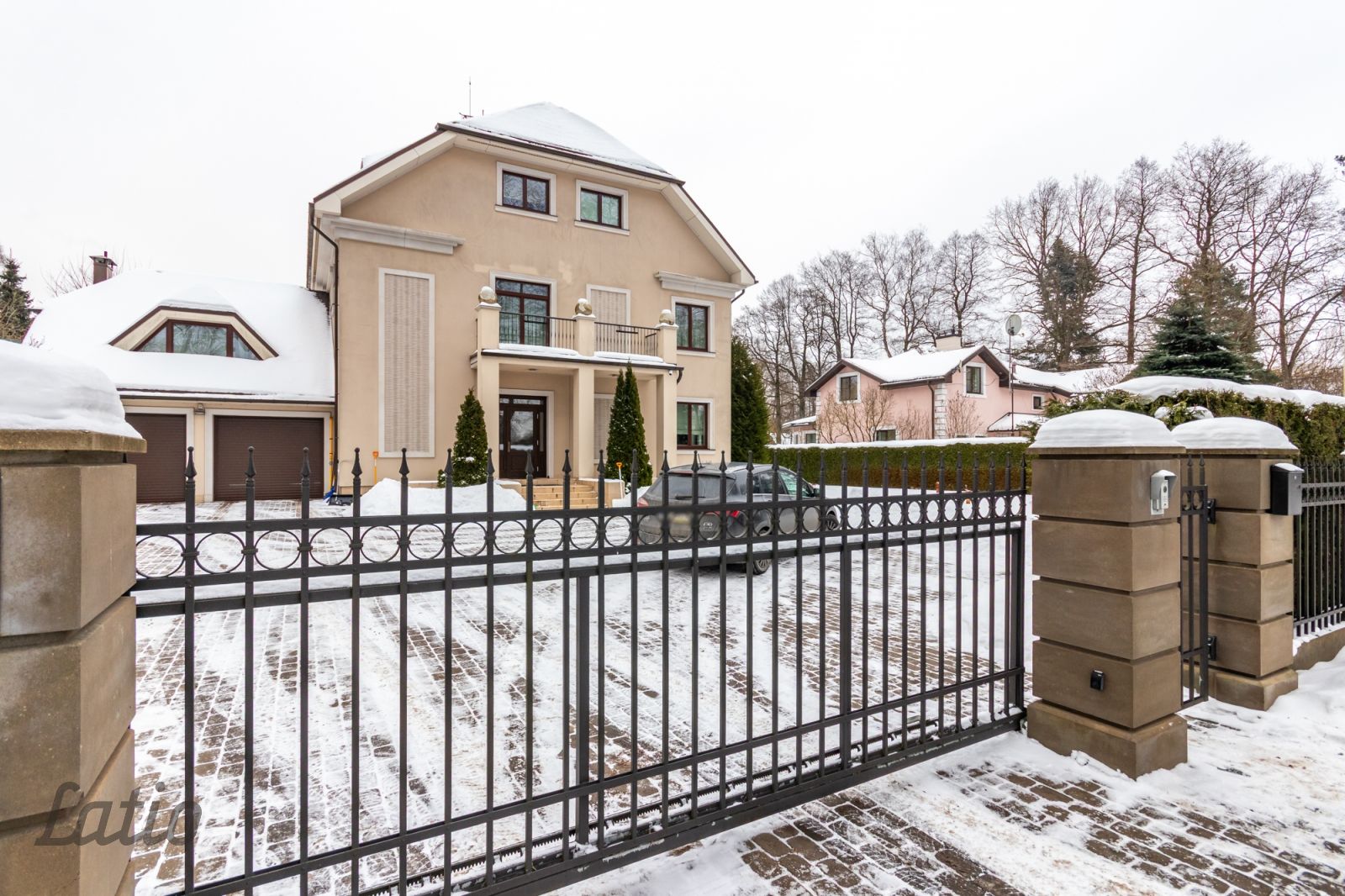 Sludinājumi. Pārdod plašu, kvalitatīvi būvētu un pilnībā aprīkotu trīs stāvu māju ar pārdomātu plānojumu un Cena: 790000 EUR Foto #1