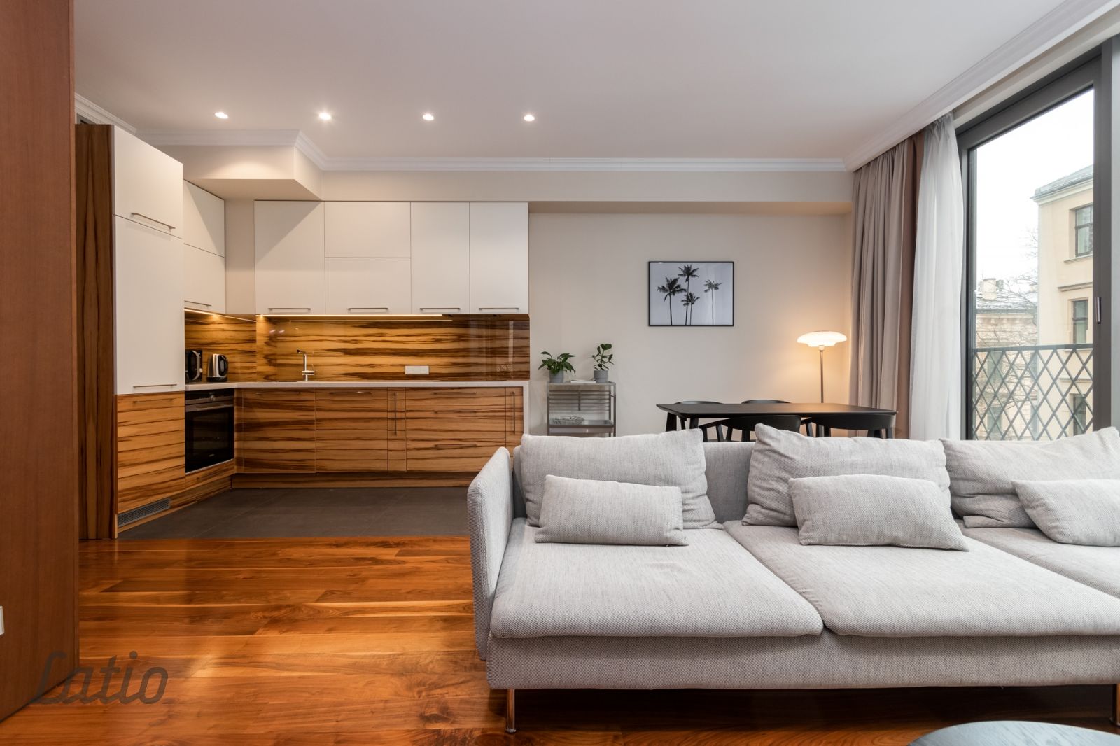 Sludinājumi. Pārdod mēbelētu un pilnībā aprīkotu, mūsdienīgu un elegantu divistabu dzīvokli jaunajā projektā Cena: 315000 EUR Foto #3