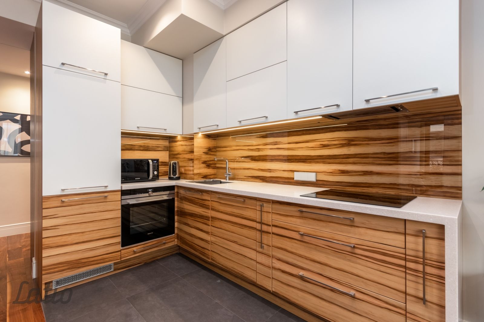 Sludinājumi. Pārdod mēbelētu un pilnībā aprīkotu, mūsdienīgu un elegantu divistabu dzīvokli jaunajā projektā Cena: 315000 EUR Foto #4