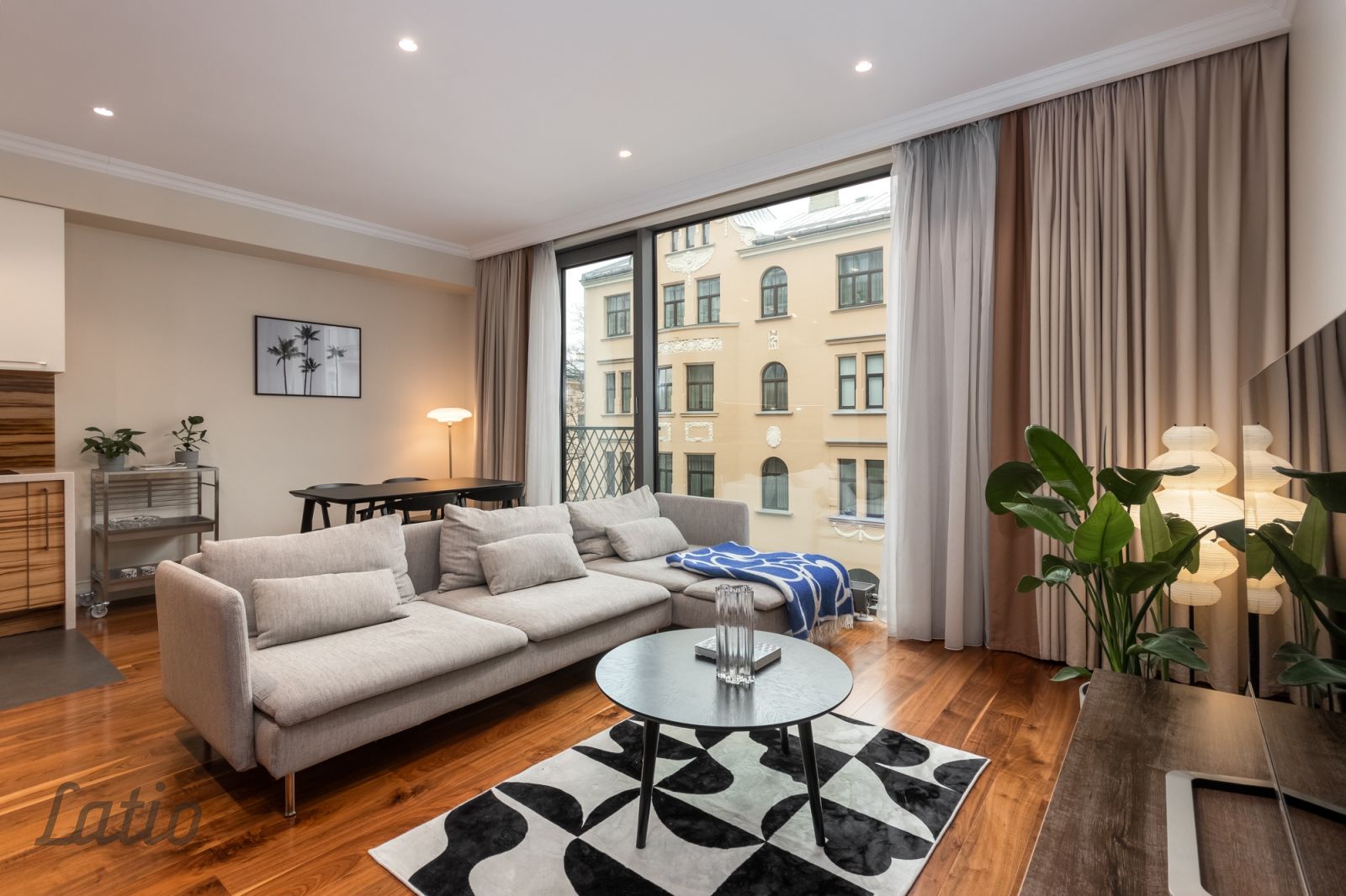 Sludinājumi. Pārdod mēbelētu un pilnībā aprīkotu, mūsdienīgu un elegantu divistabu dzīvokli jaunajā projektā Cena: 315000 EUR Foto #1