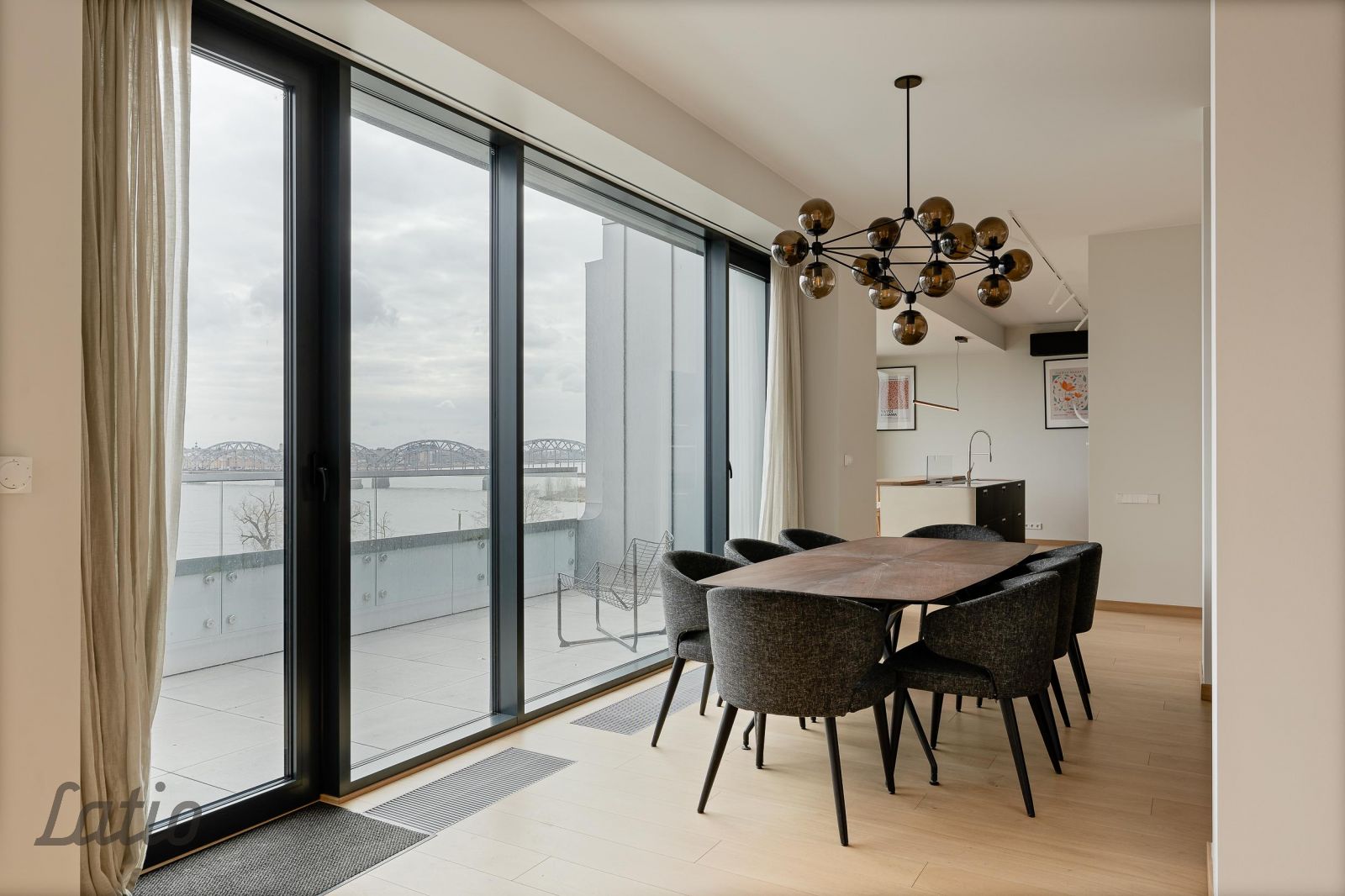 Sludinājumi. Penthouse dzīvoklis Klīversalā ar izcilu skatu uz Daugavu un Vecrīgu
Pārdošanā ekskluzīvs jumta Cena: 1.3e+06 EUR Foto #5