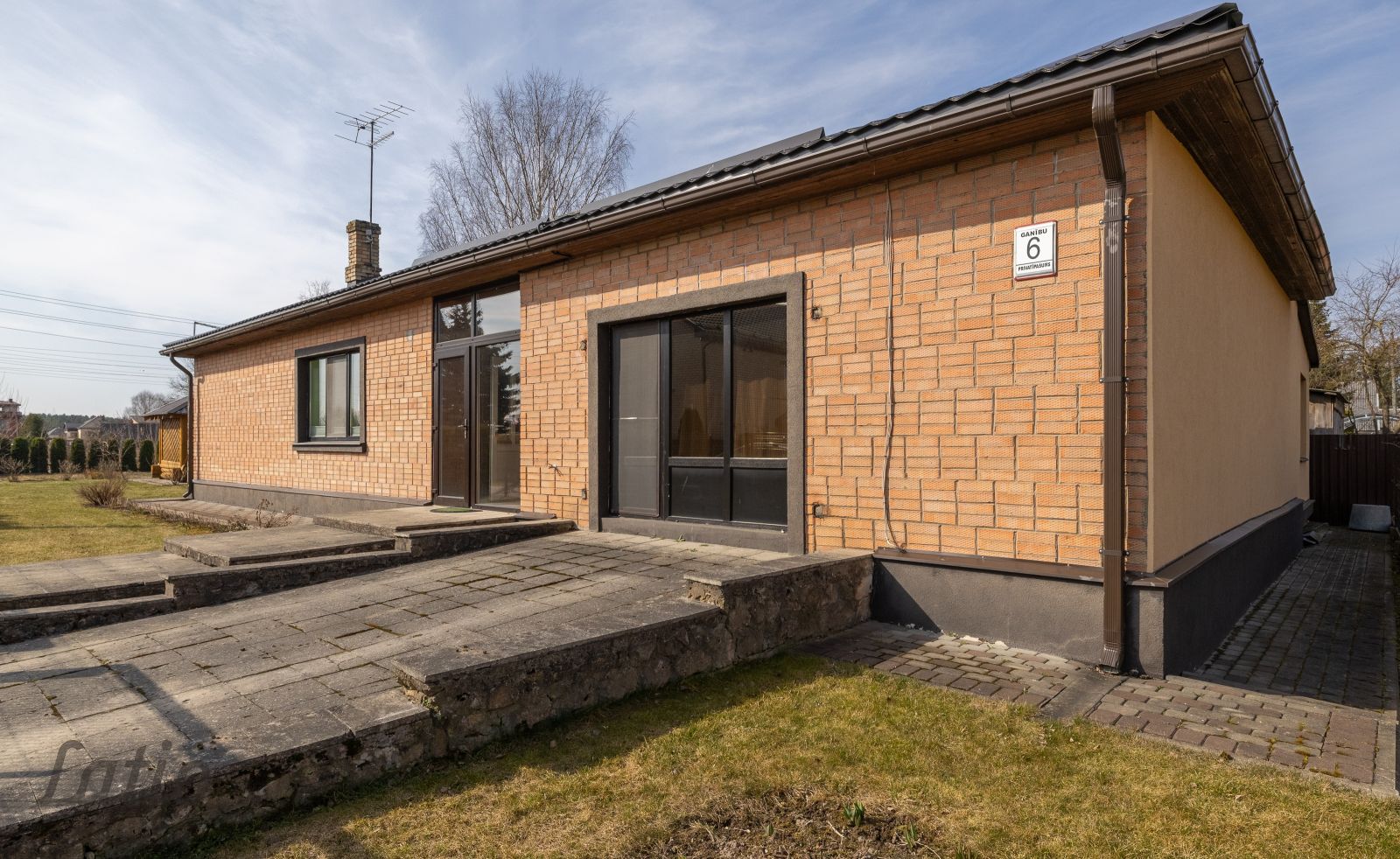 Объявление. Pārdod vienstāvu dzīvojamo māju (mājas kopējā platība 163,7 m2, zeme 1100 m2) sakoptā privātmāju Цена: 185000 EUR Foto #3