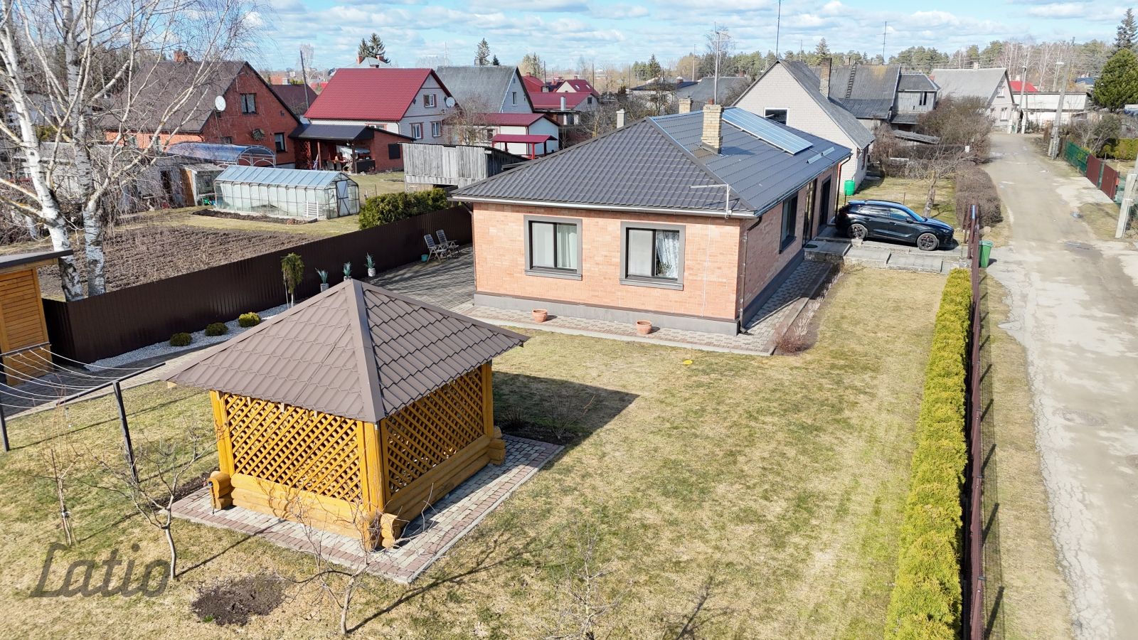 Объявление. Pārdod vienstāvu dzīvojamo māju (mājas kopējā platība 163,7 m2, zeme 1100 m2) sakoptā privātmāju Цена: 185000 EUR Foto #1