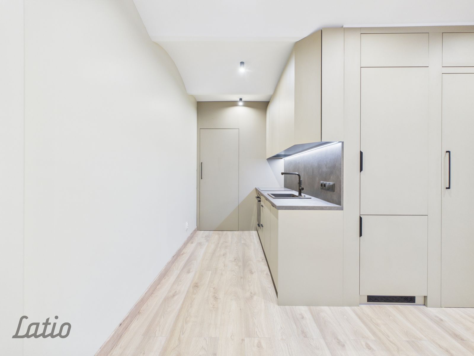 Объявление. Moderns 2 istabu dzīvoklis Rīgas centrā  blakus parkiem, ar privātu autostāvvietu.
Tikko pabeigts Цена: 90000 EUR Foto #4