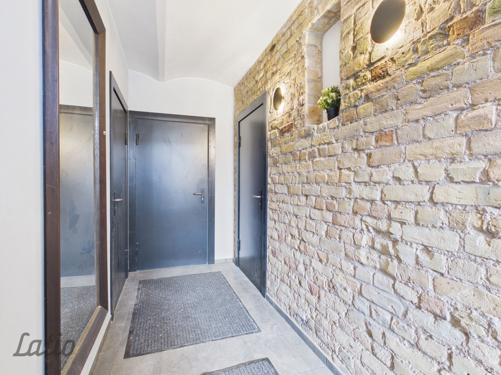Объявление. Studio dzīvoklis Rīgas centrā ar potenciālu komercdarbībai.

Pārdod perspektīvu studio tipa Цена: 50000 EUR Foto #1