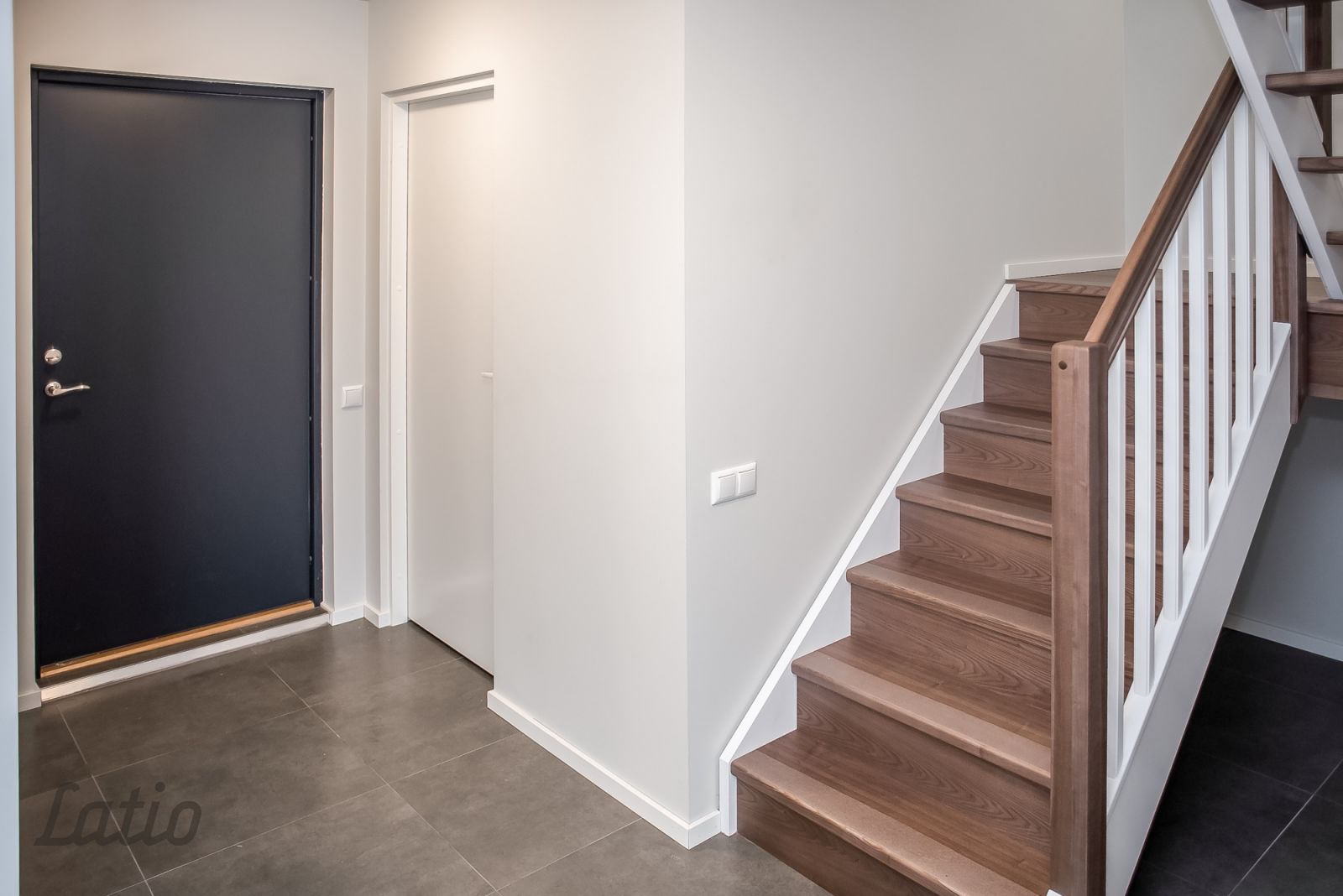 Объявление. Pārdošanā lakoniska trīs stāvu rindu mājas sekcija Mārupē!

Pirmajā stāvā atrodas plaša Цена: 225000 EUR Foto #5