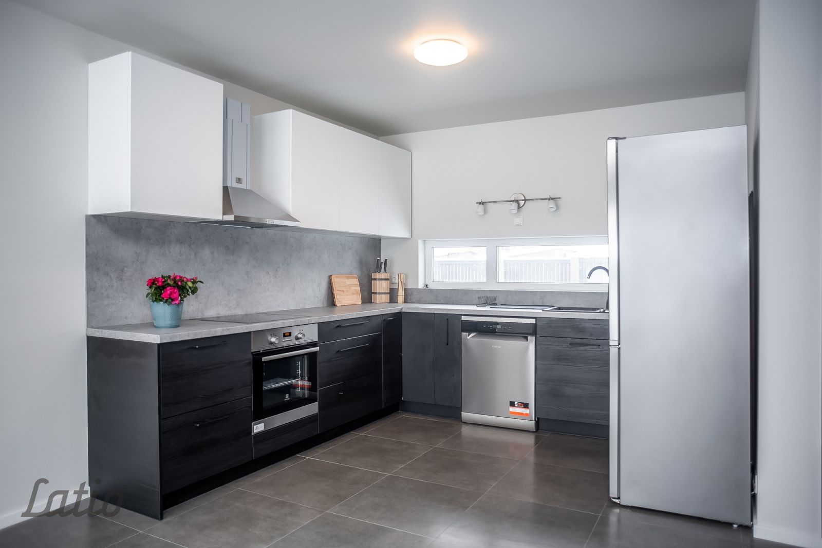 Объявление. Pārdošanā lakoniska trīs stāvu rindu mājas sekcija Mārupē!

Pirmajā stāvā atrodas plaša Цена: 225000 EUR Foto #1
