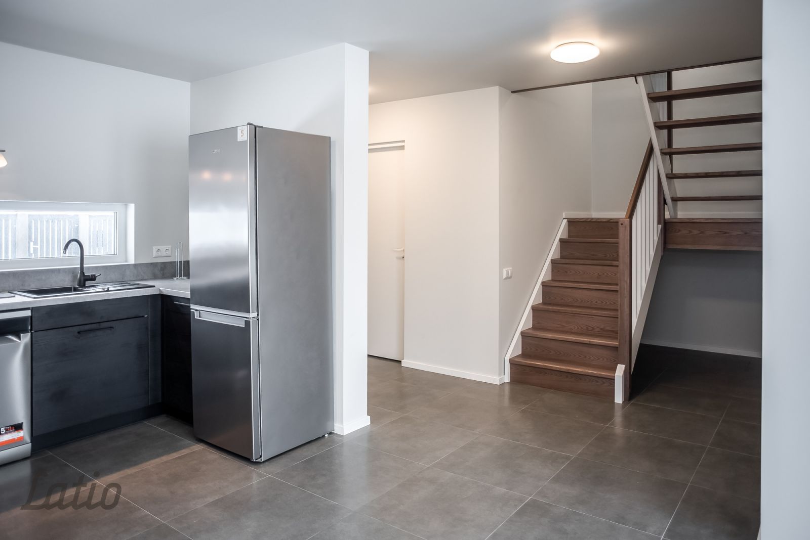 Объявление. Pārdošanā lakoniska trīs stāvu rindu mājas sekcija Mārupē!

Pirmajā stāvā atrodas plaša Цена: 225000 EUR Foto #4