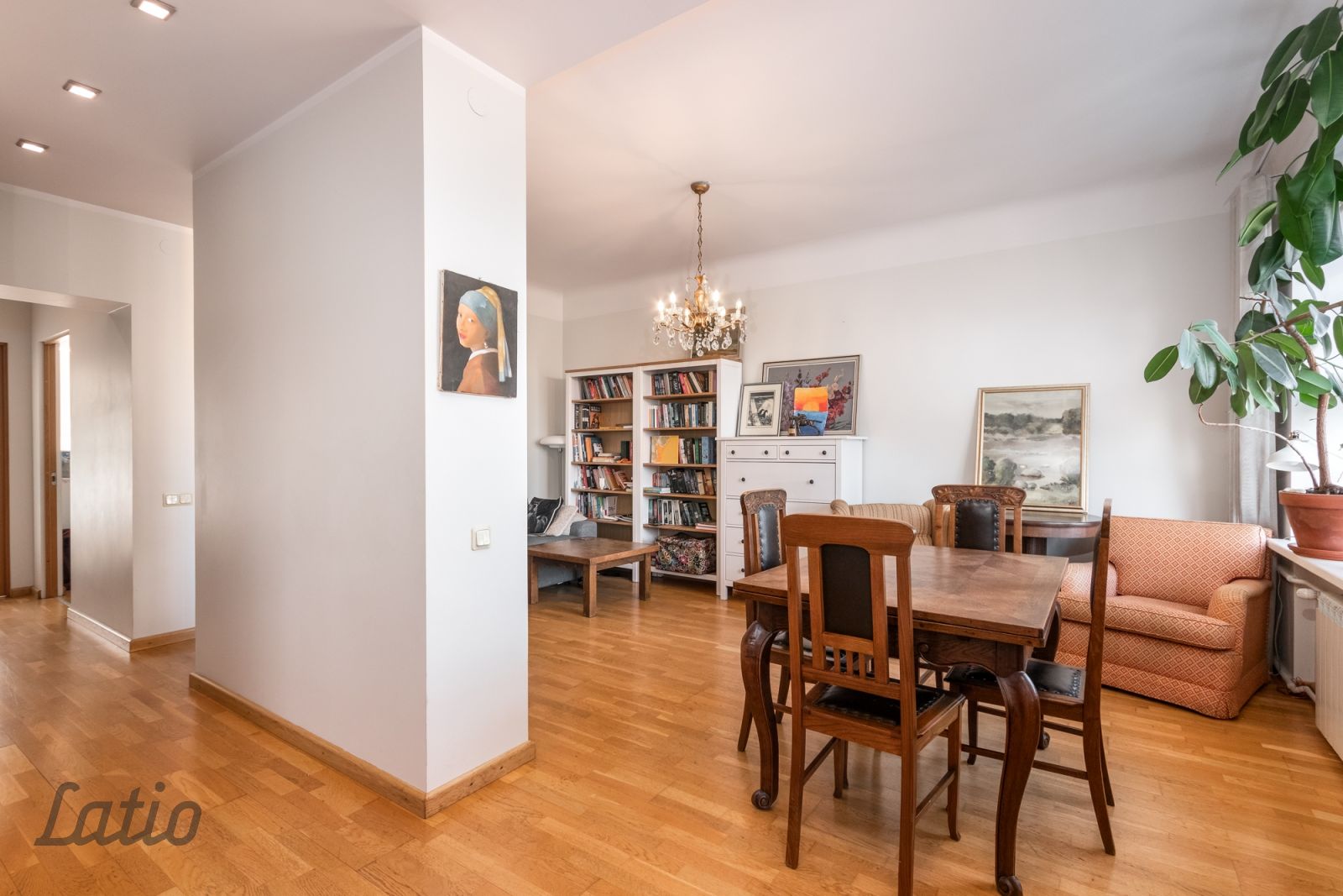 Объявление. Pārdod 3 istabu dzīvokli Rīgas centrā ar skaistu skatu uz Daugavu.

Dzīvoklis ir kvalitatīvi Цена: 151000 EUR Foto #1