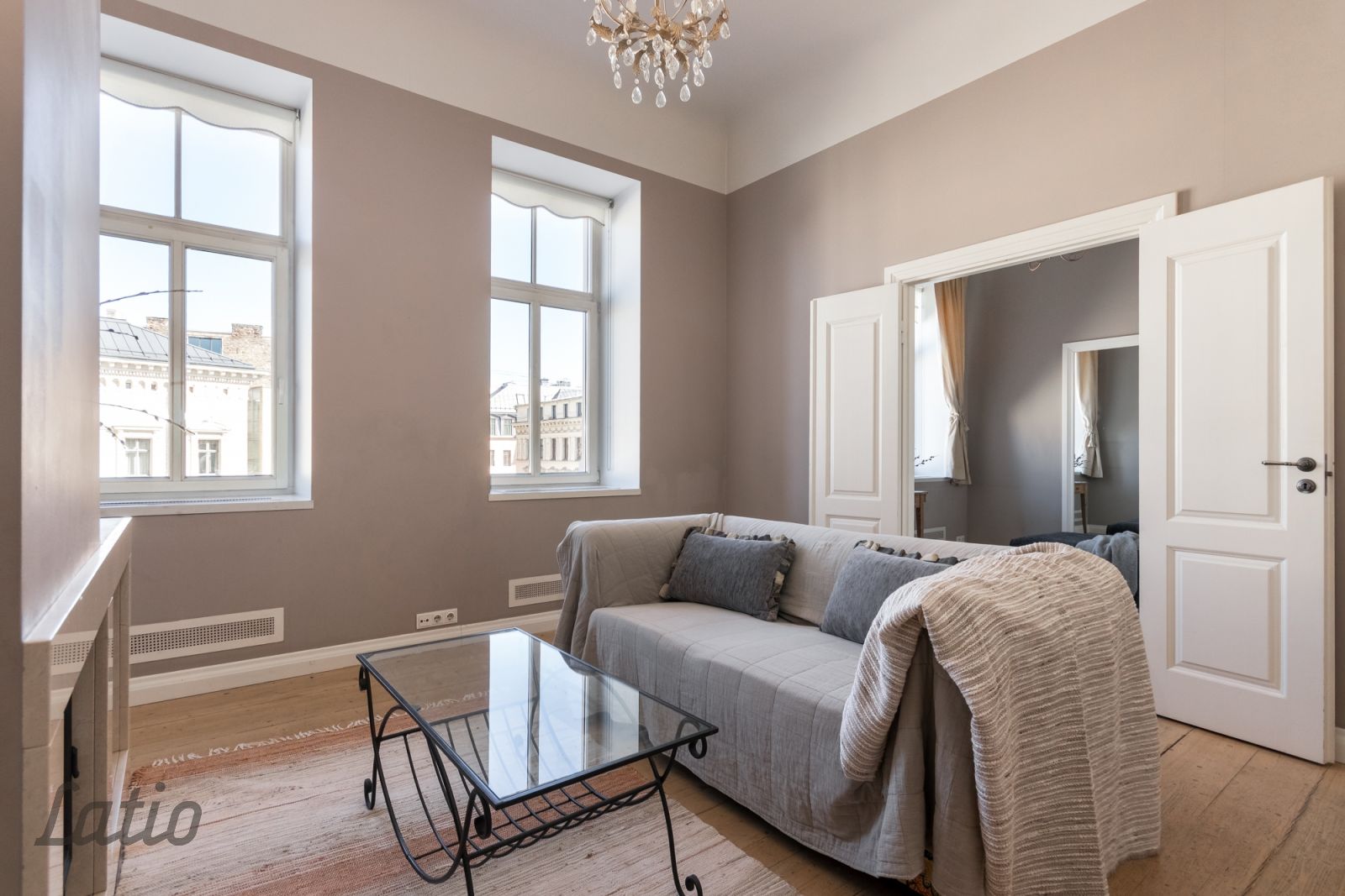 Sludinājumi. Vēlies dzīvot dinamiskā pilsētas centrā ar visu nepieciešamo rokas stiepiena attālumā? Izīrējam Cena: 800 EUR/mēn Foto #1