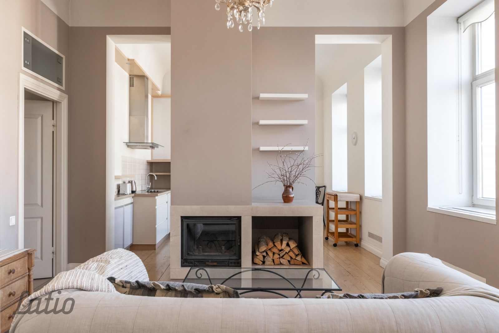 Sludinājumi. Vēlies dzīvot dinamiskā pilsētas centrā ar visu nepieciešamo rokas stiepiena attālumā? Izīrējam Cena: 800 EUR/mēn Foto #5