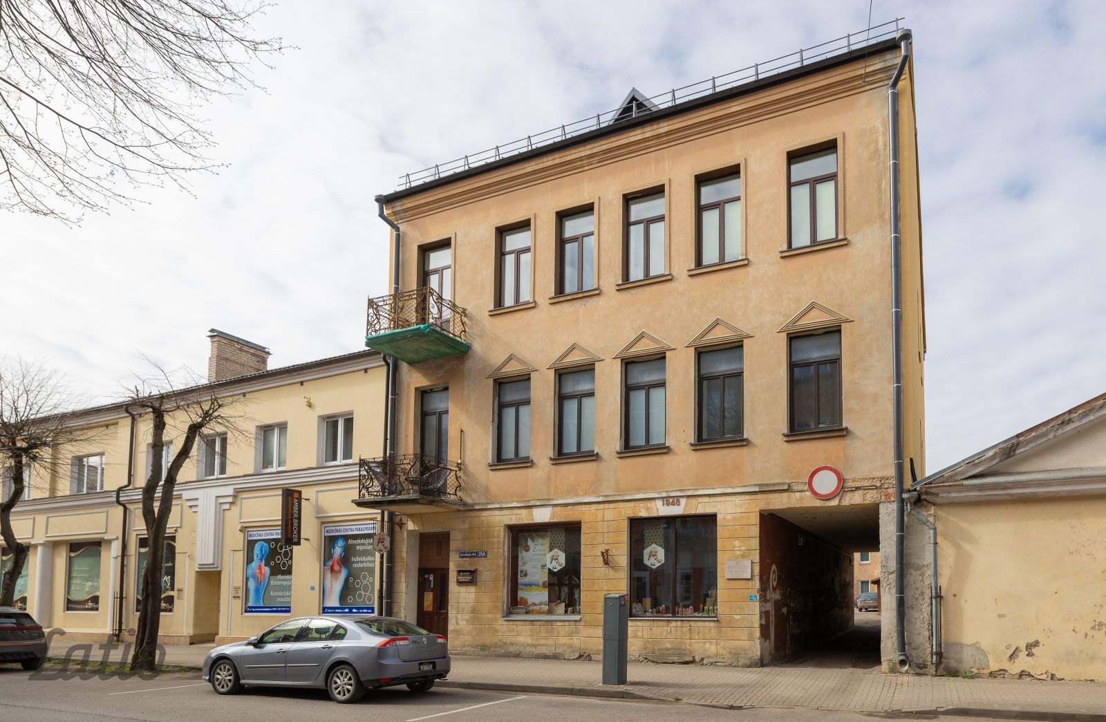 Sludinājumi. Pārdod veikala telpas Daugavpils centrā, Ģimnāzijas ielā 25A. Pirmais stāvs, ir ieeja arī no Cena: 55000 EUR Foto #1