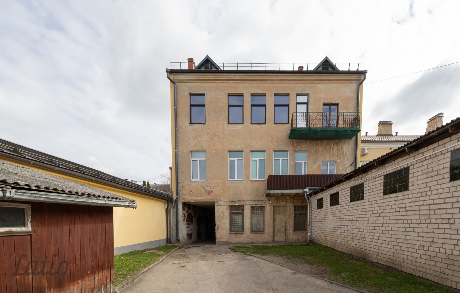 Sludinājumi. Pārdod veikala telpas Daugavpils centrā, Ģimnāzijas ielā 25A. Pirmais stāvs, ir ieeja arī no Cena: 55000 EUR Foto #2