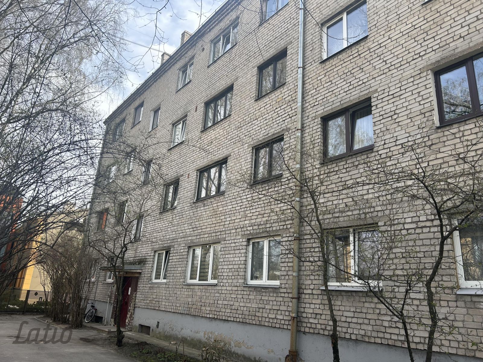 Объявление. Pārdod remontējamu dzīvokli Āgenskalna centrālajā daļā.
Ķieģeļu māja, augšējais stāvs.
Mājā Цена: 75000 EUR Foto #1