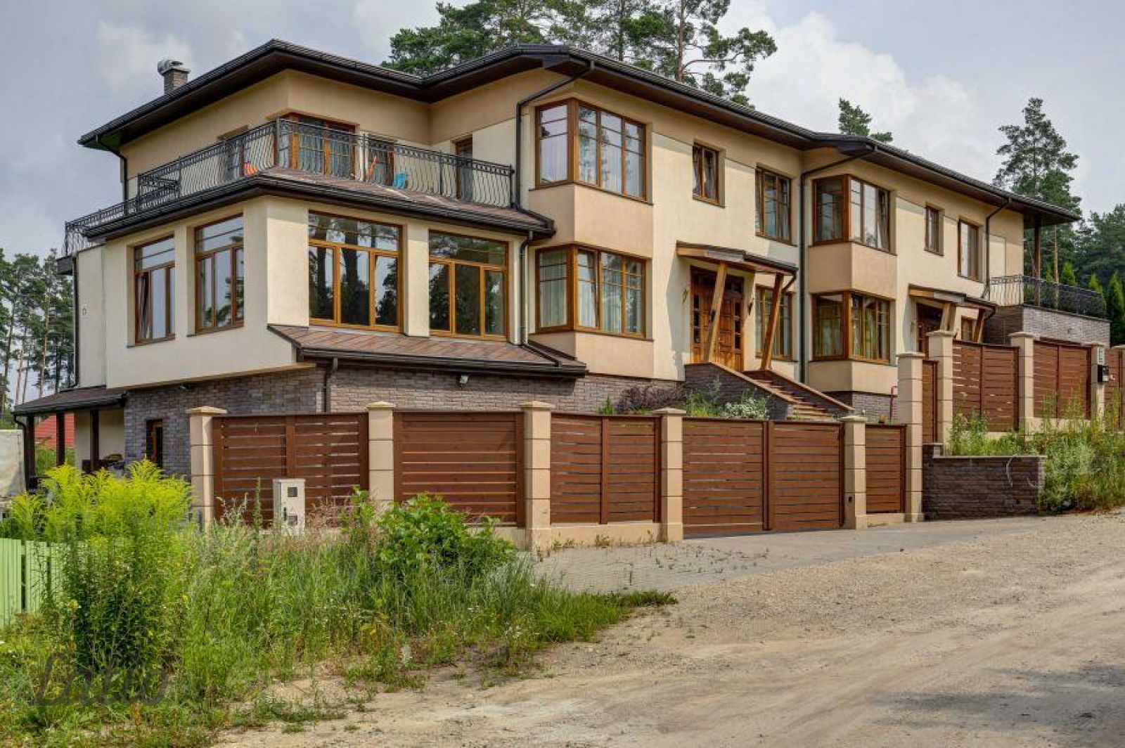Sludinājumi. Pārdod ekskluzīvu dzīvokli dvīņumājā Baltezera krastā ar privātu izeju uz pludmali.

Dzīvoklis Cena: 370000 EUR Foto #1