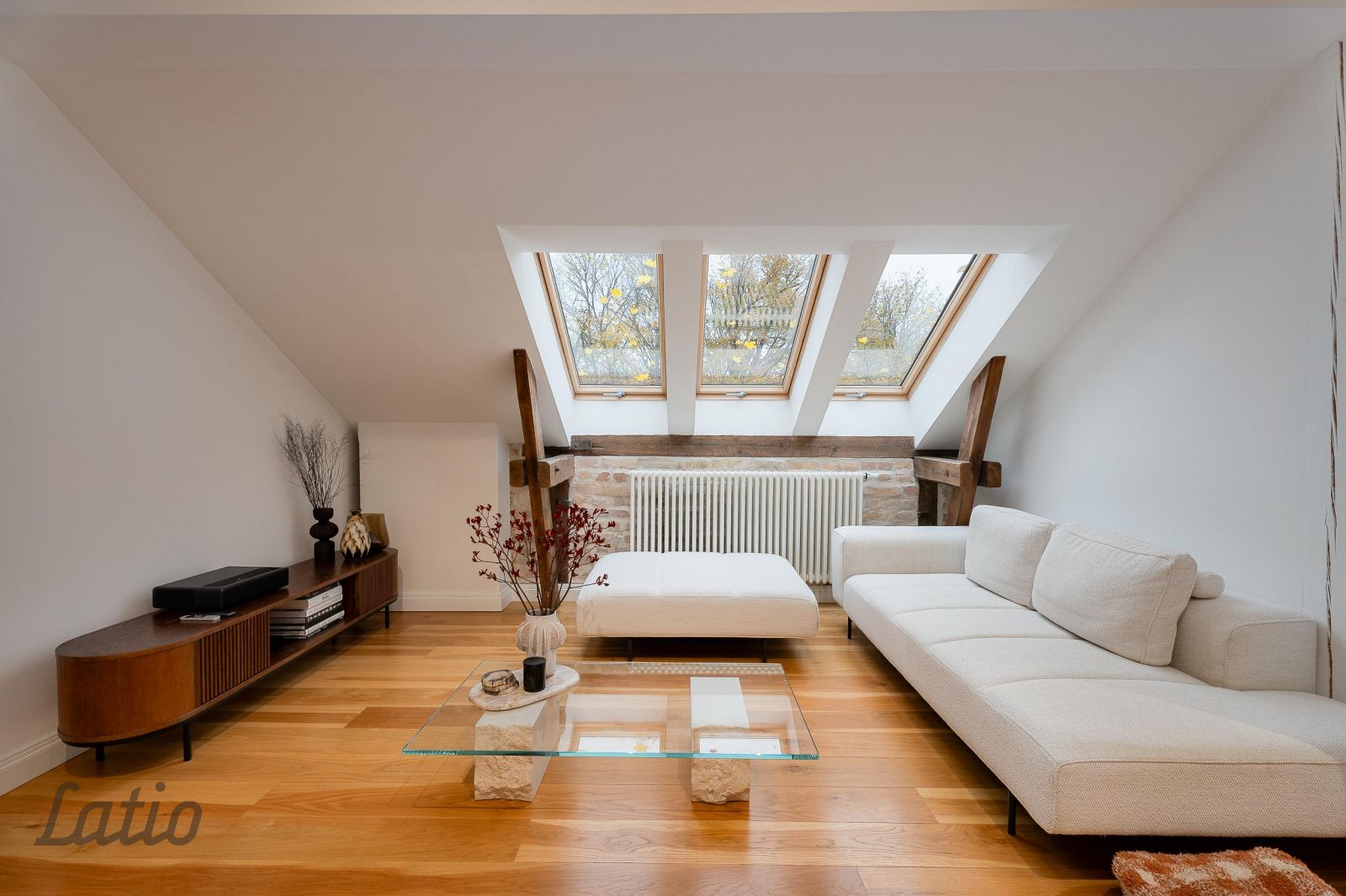Sludinājumi. Ekskluzīvs mansarda dzīvoklis Kalnciema kvartālā  elegance, dizains un kvalitāte vienuviet
Īrēt Cena: 2700 EUR/mēn Foto #4