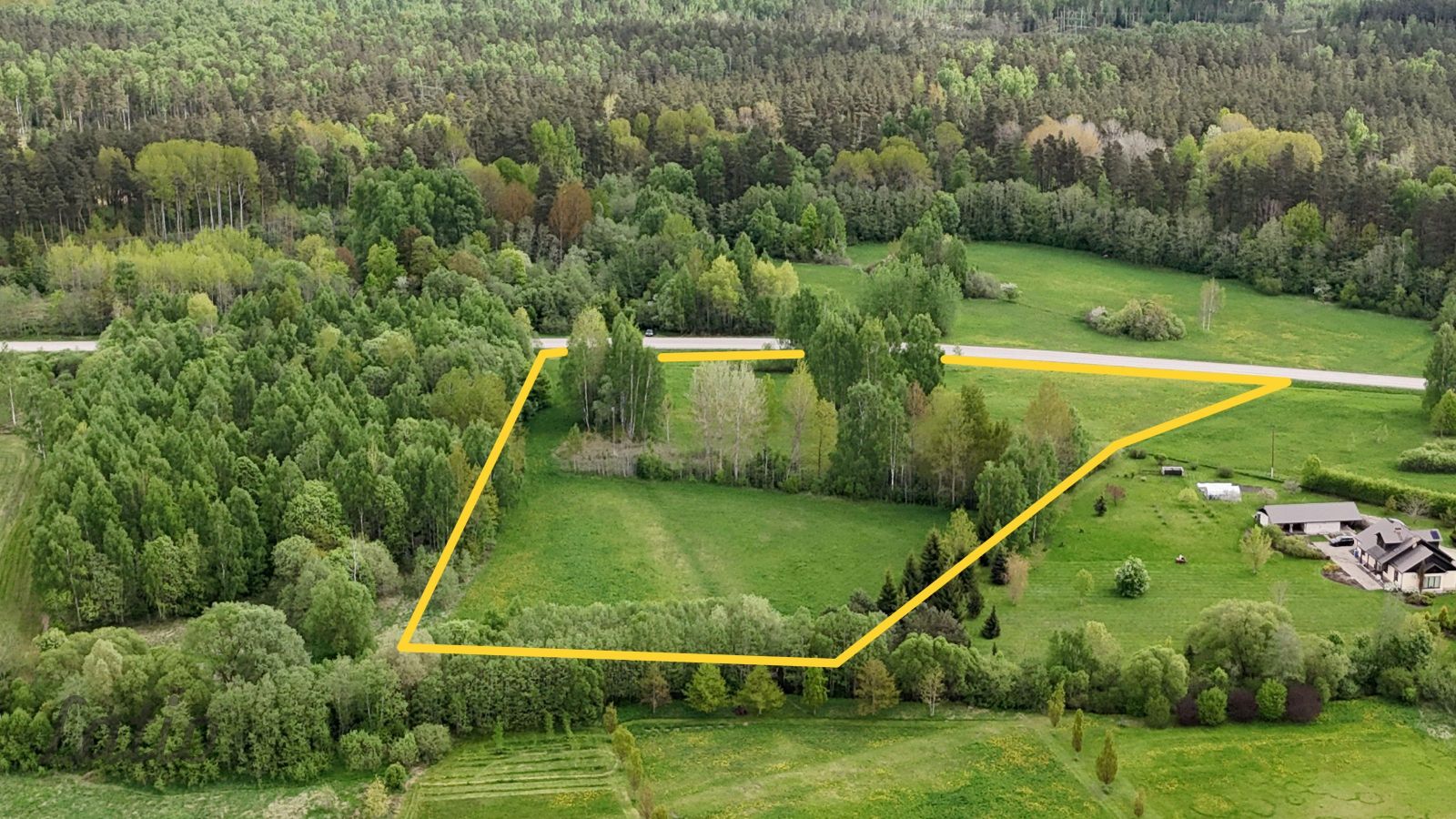Sludinājumi. Pārdod zemes gabalu  apbūvei. Zemesgabals ir attīrīts no nelietderīgiem krūmiem, tiek regulāri Cena: 45000 EUR Foto #1