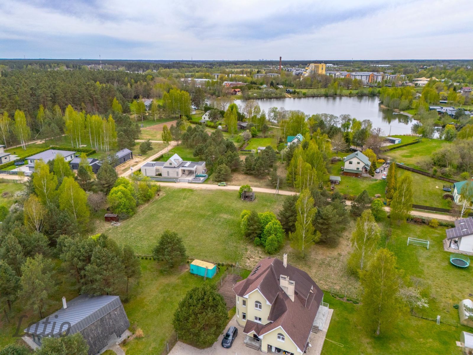 Sludinājumi. Pārdodu apbūves zemesgabalu Ādažos, klusā un skaistā vietā starp Gauju un Vējupi. Zemesgabals Cena: 62000 EUR Foto #2