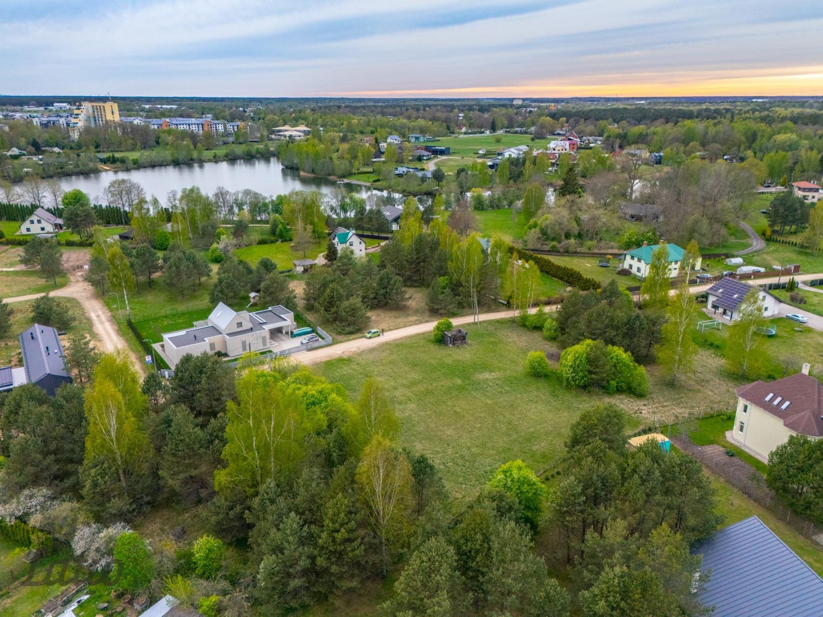 Sludinājumi. Pārdodu apbūves zemesgabalu Ādažos, klusā un skaistā vietā starp Gauju un Vējupi. Zemesgabals Cena: 62000 EUR Foto #1