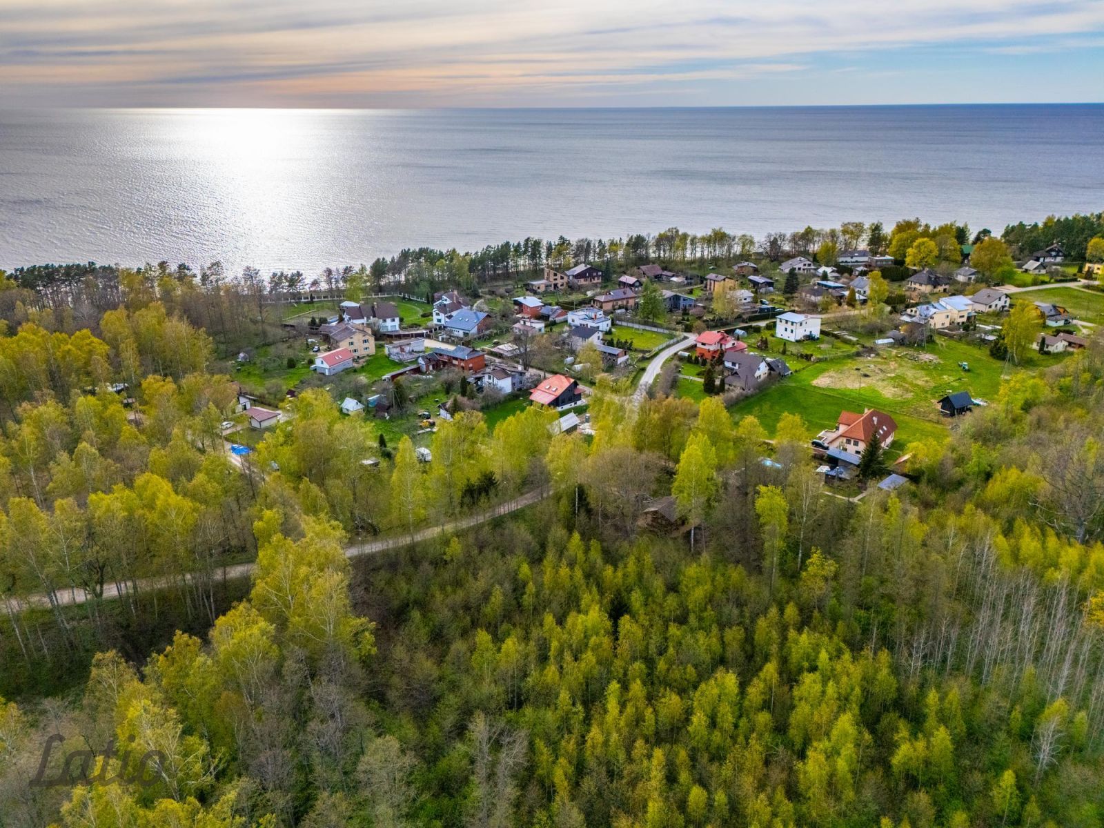 Sludinājumi. Pārdodu apbūves zemesgabalu Tūjā, tikai ~200 metru gājiena attālumā no jūras krasta. Zemesgabals ir Cena: 65000 EUR Foto #4