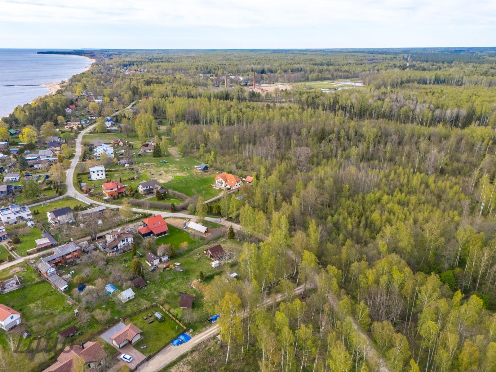 Sludinājumi. Pārdodu apbūves zemesgabalu Tūjā, tikai ~200 metru gājiena attālumā no jūras krasta. Zemesgabals ir Cena: 65000 EUR Foto #2