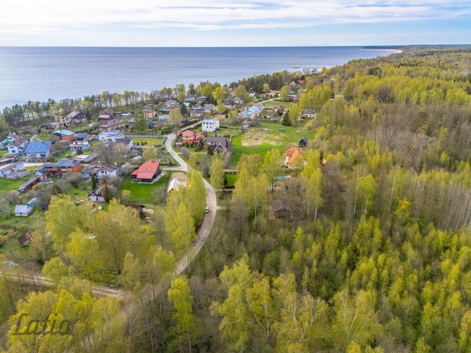 Sludinājumi. Pārdodu apbūves zemesgabalu Tūjā, tikai ~200 metru gājiena attālumā no jūras krasta. Zemesgabals ir Cena: 65000 EUR Foto #1