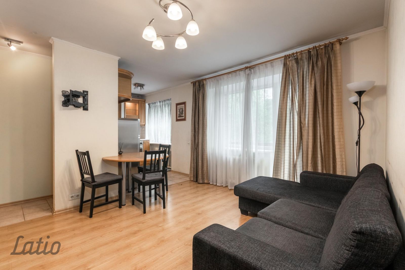 Объявление. Pārdod 2 istabu dzīvokli Klīversalā!

Dzīvokļa plānojums:

viesistaba apvienota ar virtuves Цена: 68000 EUR Foto #1