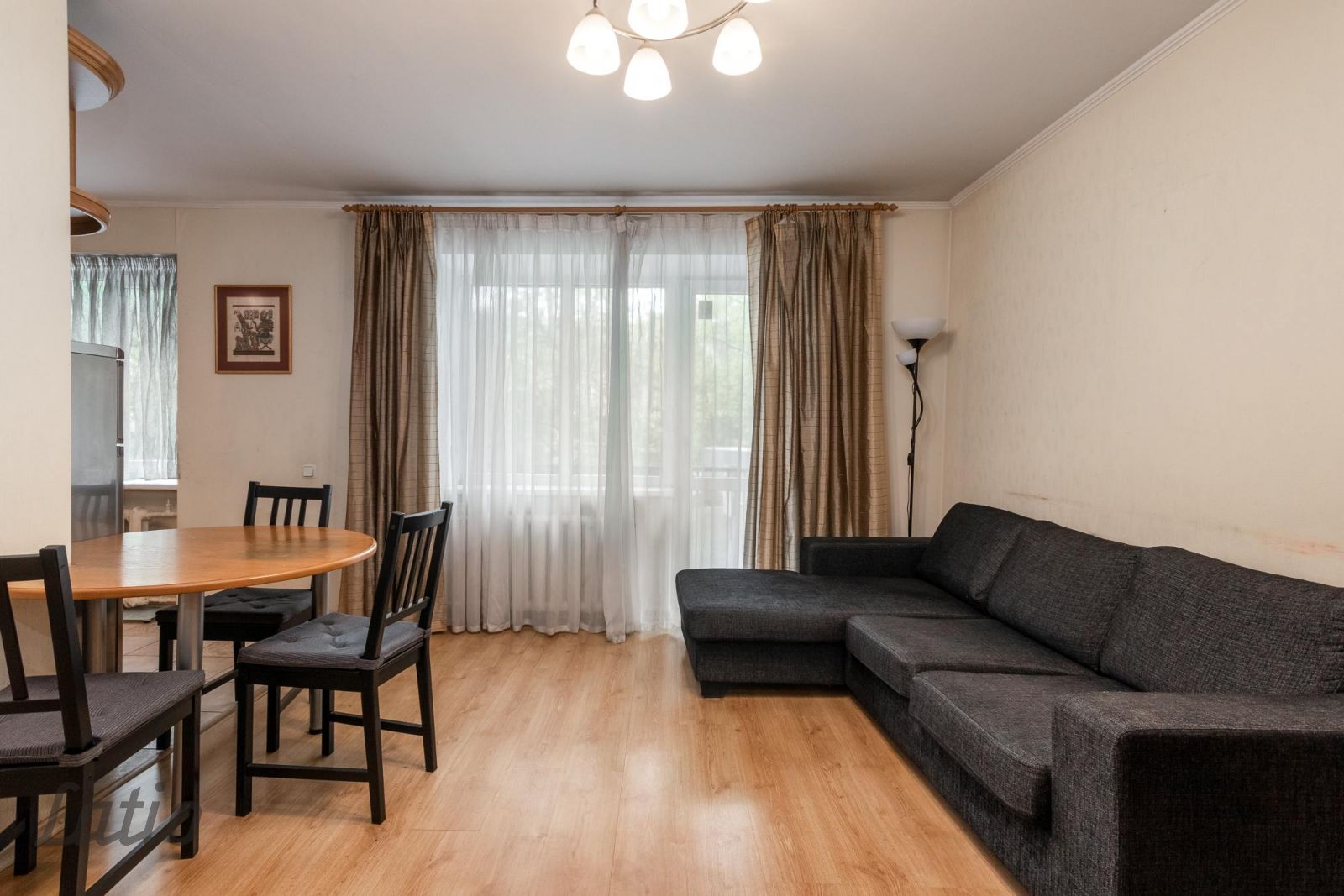 Объявление. Pārdod 2 istabu dzīvokli Klīversalā!

Dzīvokļa plānojums:

viesistaba apvienota ar virtuves Цена: 68000 EUR Foto #4