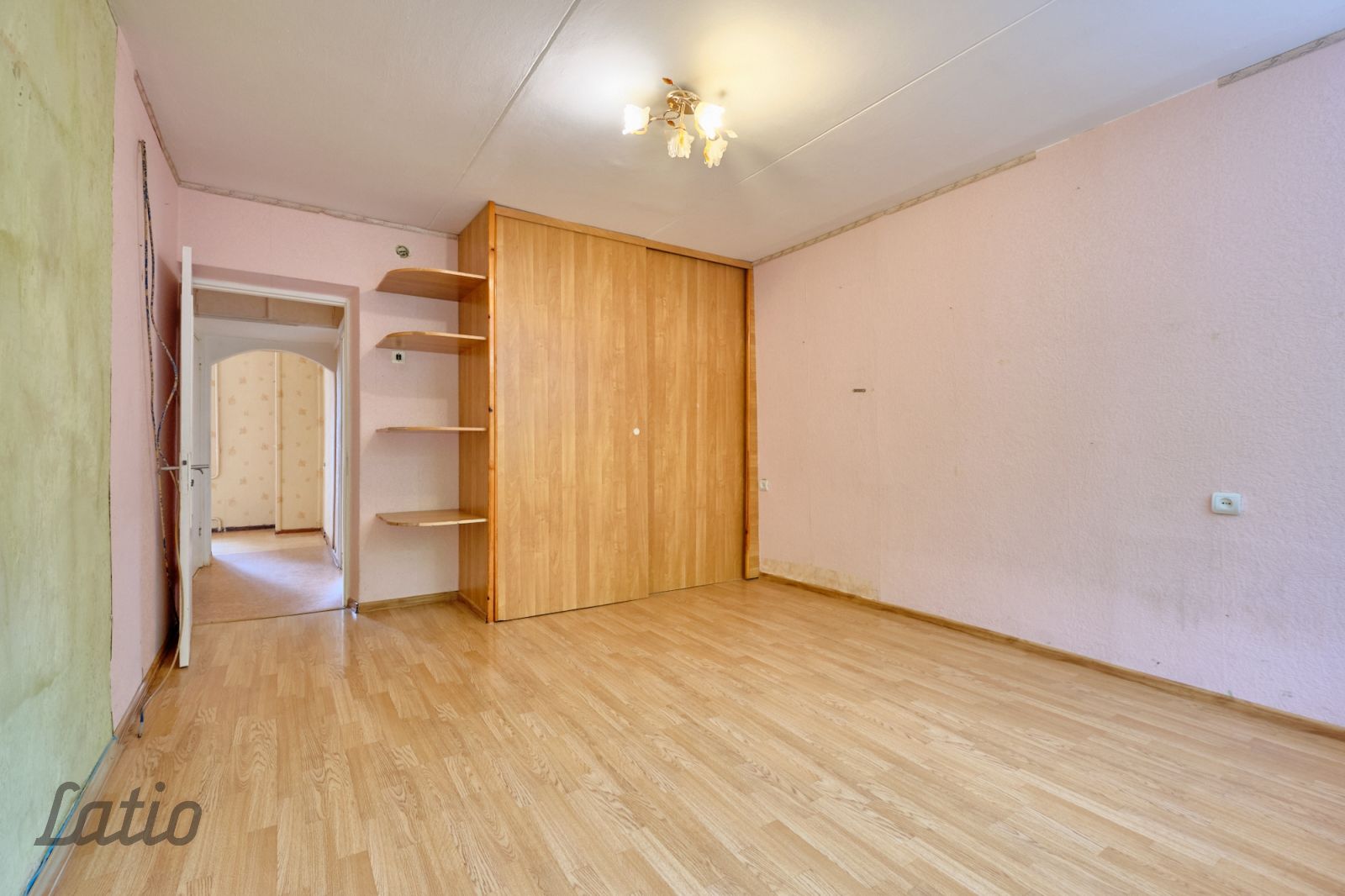 Sludinājumi. Pārdod divistabu dzīvokli ļoti vienkāršā apdares stāvoklī mājas pirmajā stāvā blakus Bulduru Cena: 69000 EUR Foto #3