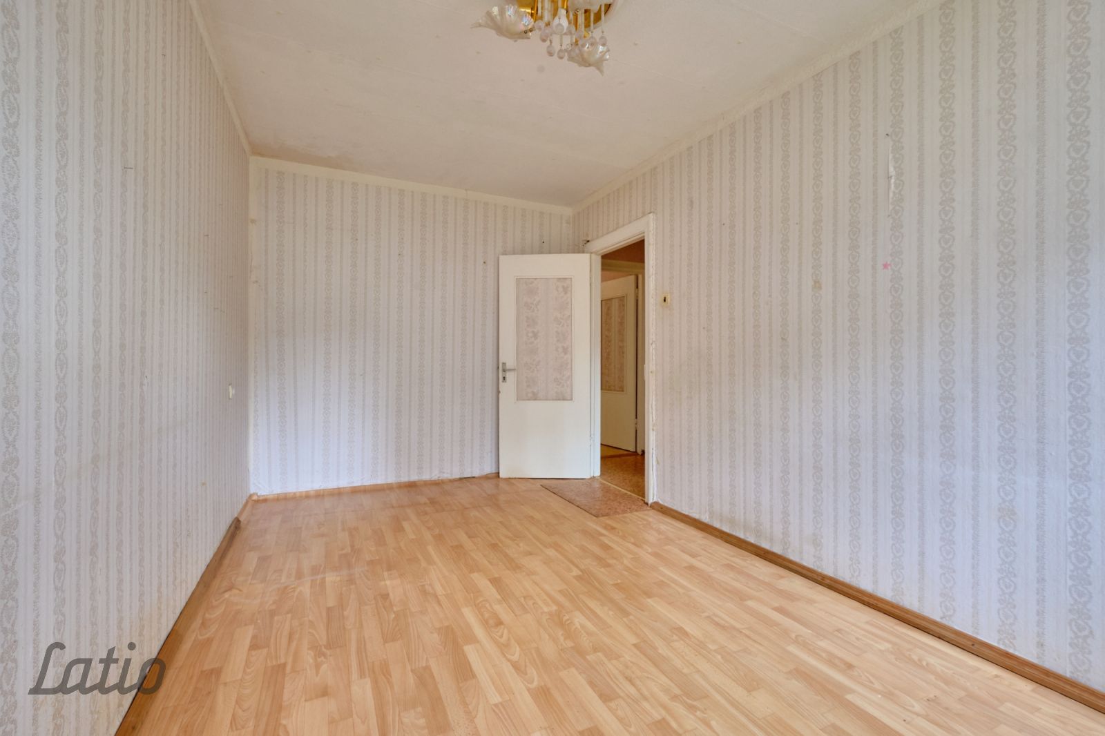 Sludinājumi. Pārdod divistabu dzīvokli ļoti vienkāršā apdares stāvoklī mājas pirmajā stāvā blakus Bulduru Cena: 69000 EUR Foto #5