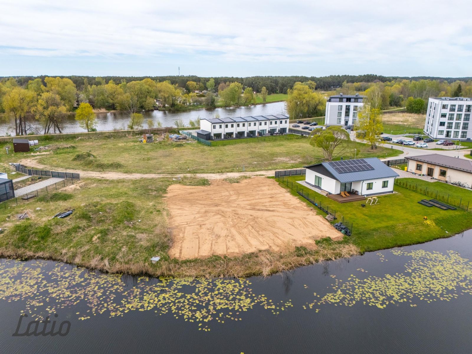 Sludinājumi. Piedāvājumā 2165 m liels apbūves zemesgabals vienā no pieprasītākajām Carnikavas vietām  Zivju Cena: 70000 EUR Foto #2