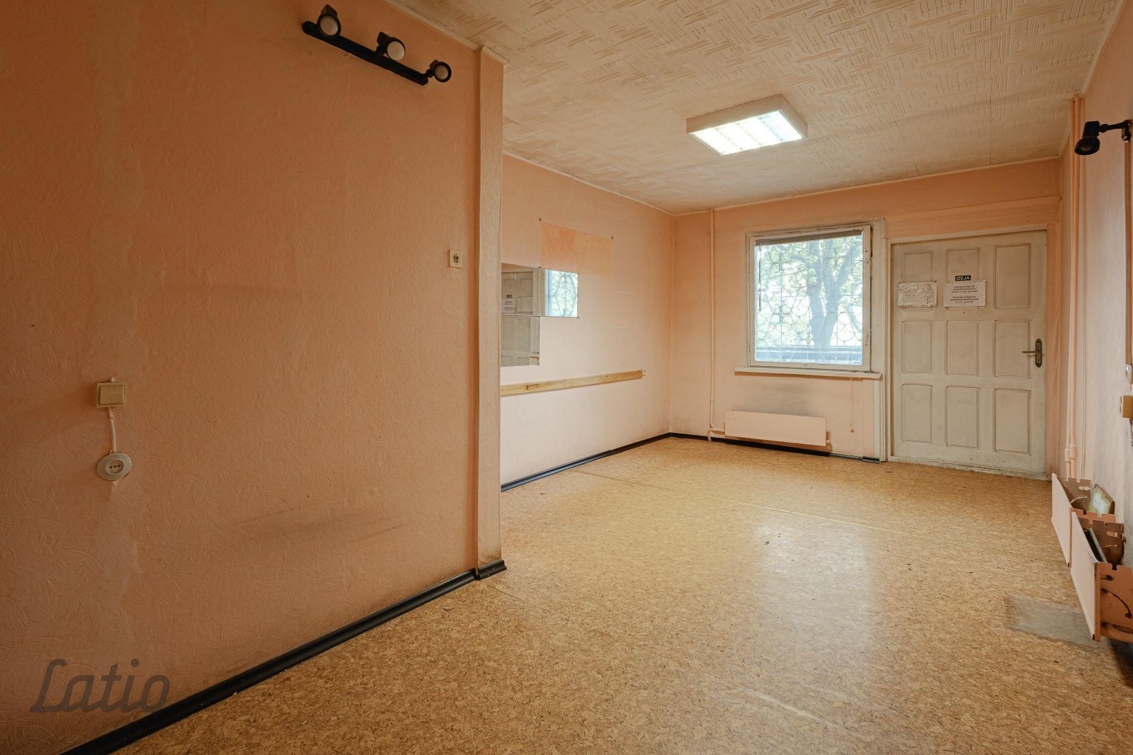 Sludinājumi. Pārdošanā 1-istabas dzīvoklis ar plašu lodžiju Jelgavā, klusā apkaimē.
Lieliska iespēja tiem, kuri Cena: 23400 Foto #1