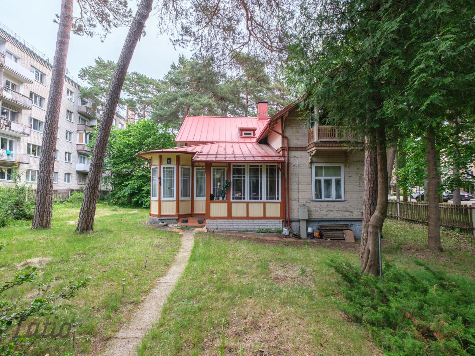 Sludinājumi. Piedāvājam unikālu iespēju iegādāties vizuāli saistošu 19. gadsimta beigu dzīvojamo māju Jūrmalā, Cena: 275000 EUR Foto #3