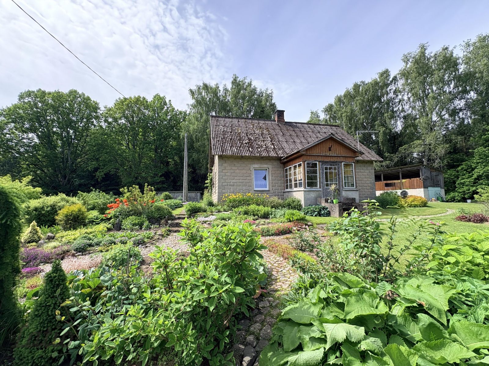 Объявление. Smiltenes novada Raunas pagastā, klusā un ainaviskā vietā meža ielokā, tiek pārdota mājīga lauku Цена: 73000 EUR Foto #1