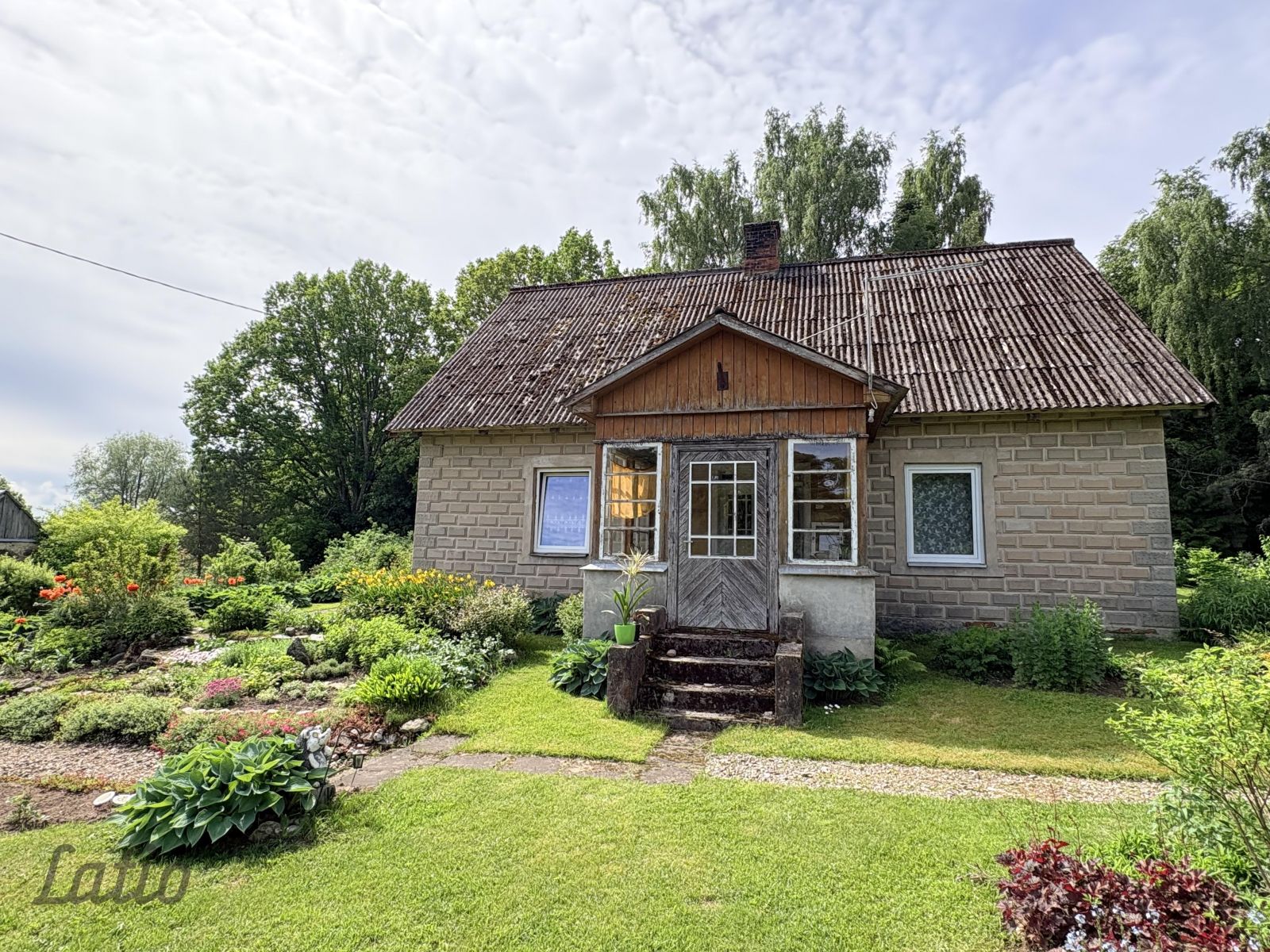 Объявление. Smiltenes novada Raunas pagastā, klusā un ainaviskā vietā meža ielokā, tiek pārdota mājīga lauku Цена: 73000 EUR Foto #2