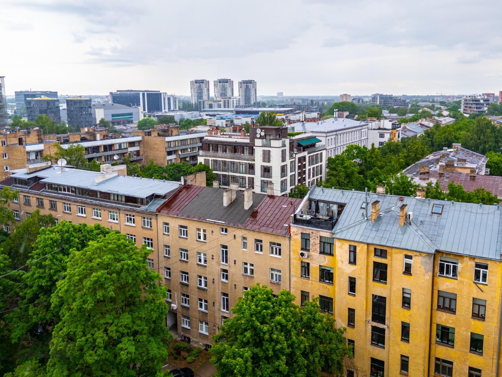 Sludinājumi. Pārdodu mūsdienīgu divu līmeņu dzīvokli, kas ir gaišs, saulains un pārdomāti izplānots, ar Cena: 276000 EUR Foto #2