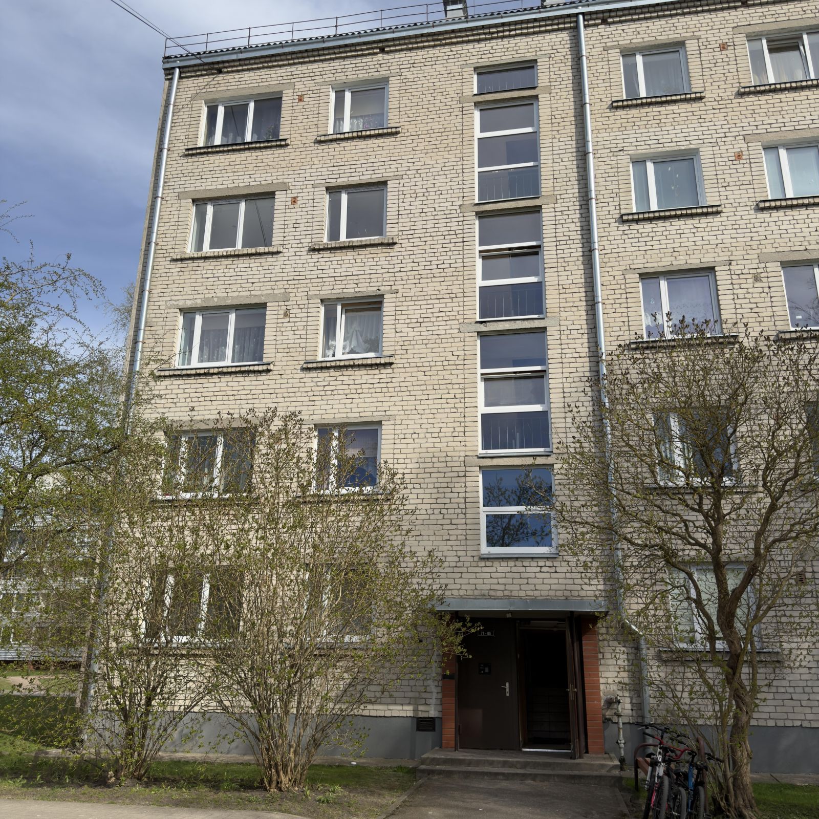 Объявление. Tiek pārdots funkcionāls un saulains divu istabu dzīvoklis klusā un zaļā Ventspils rajonā, Siguldas Цена: 26000 EUR Foto #1